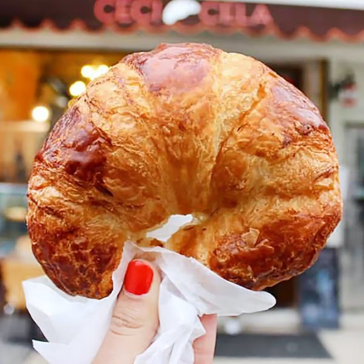 Fresh Butter Croissants - 16 Pack