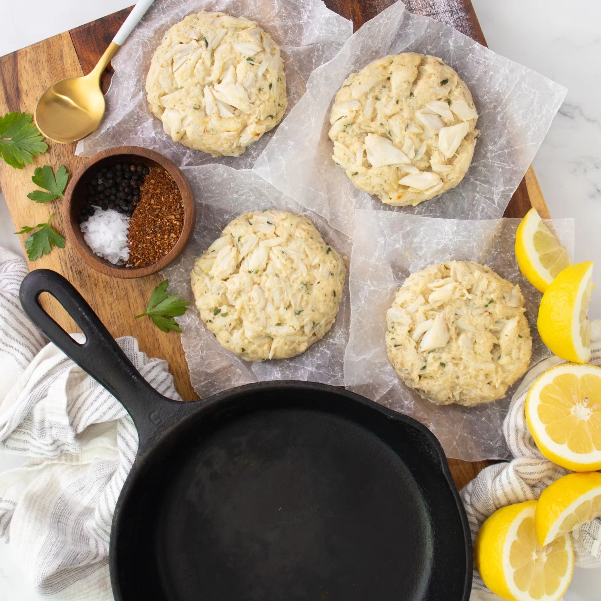 12108-maryland-jumbo-lump-crab-cakes-1.jpg