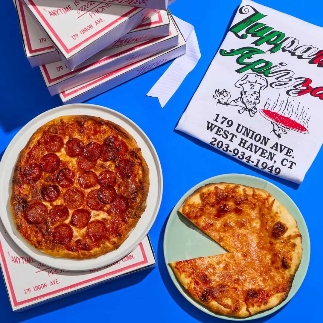 New Haven-Style Pizza + T-Shirt Gift Set