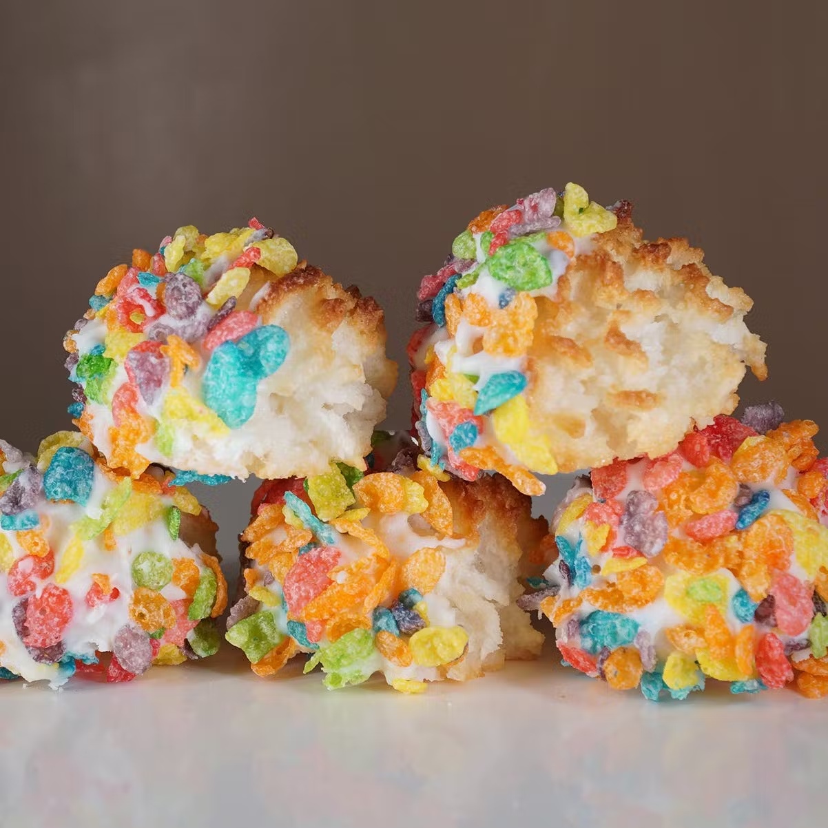 Fruity Pebble Macaroons - 8 Pack