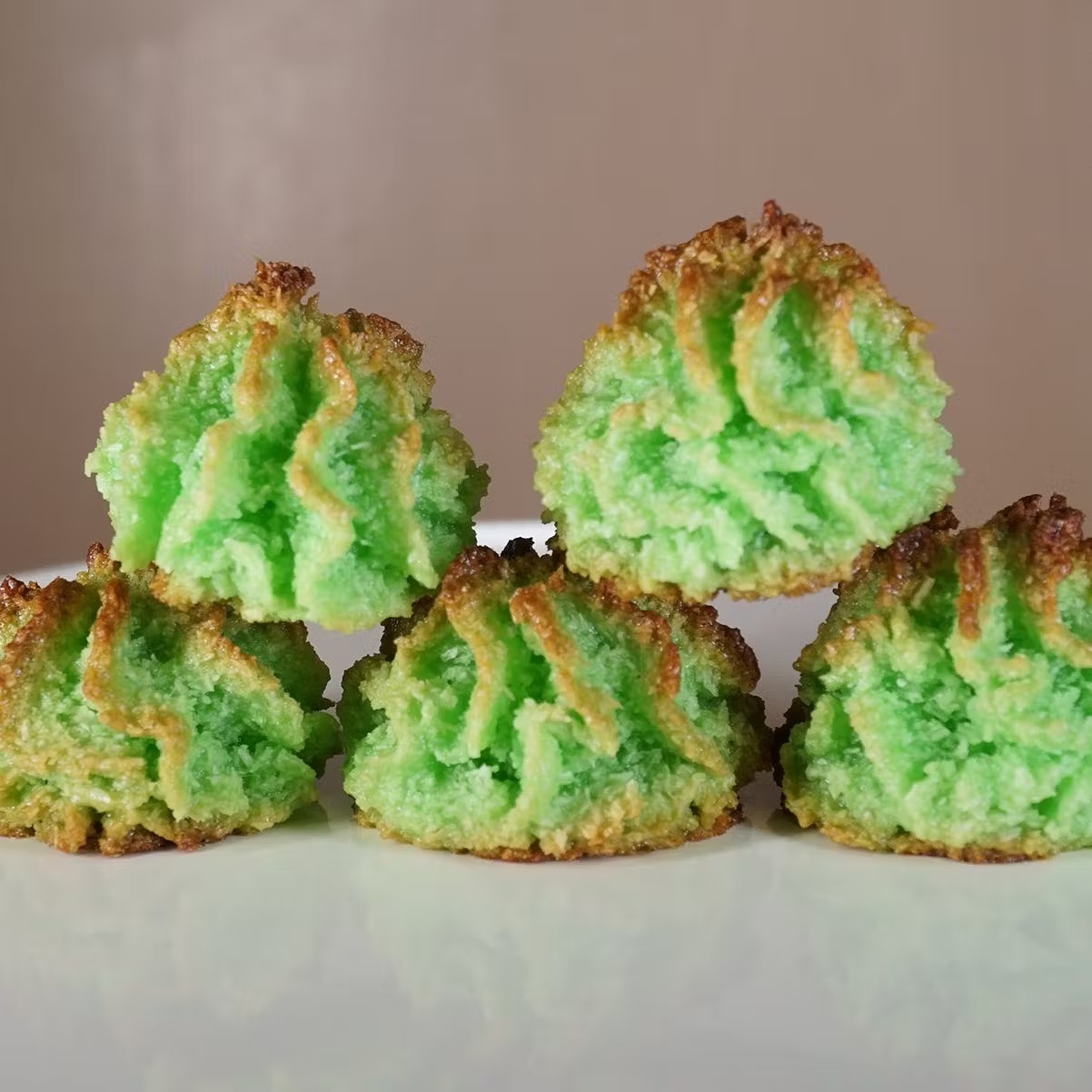 14986-macaroons-choose-your-own-16-pack-1.jpg