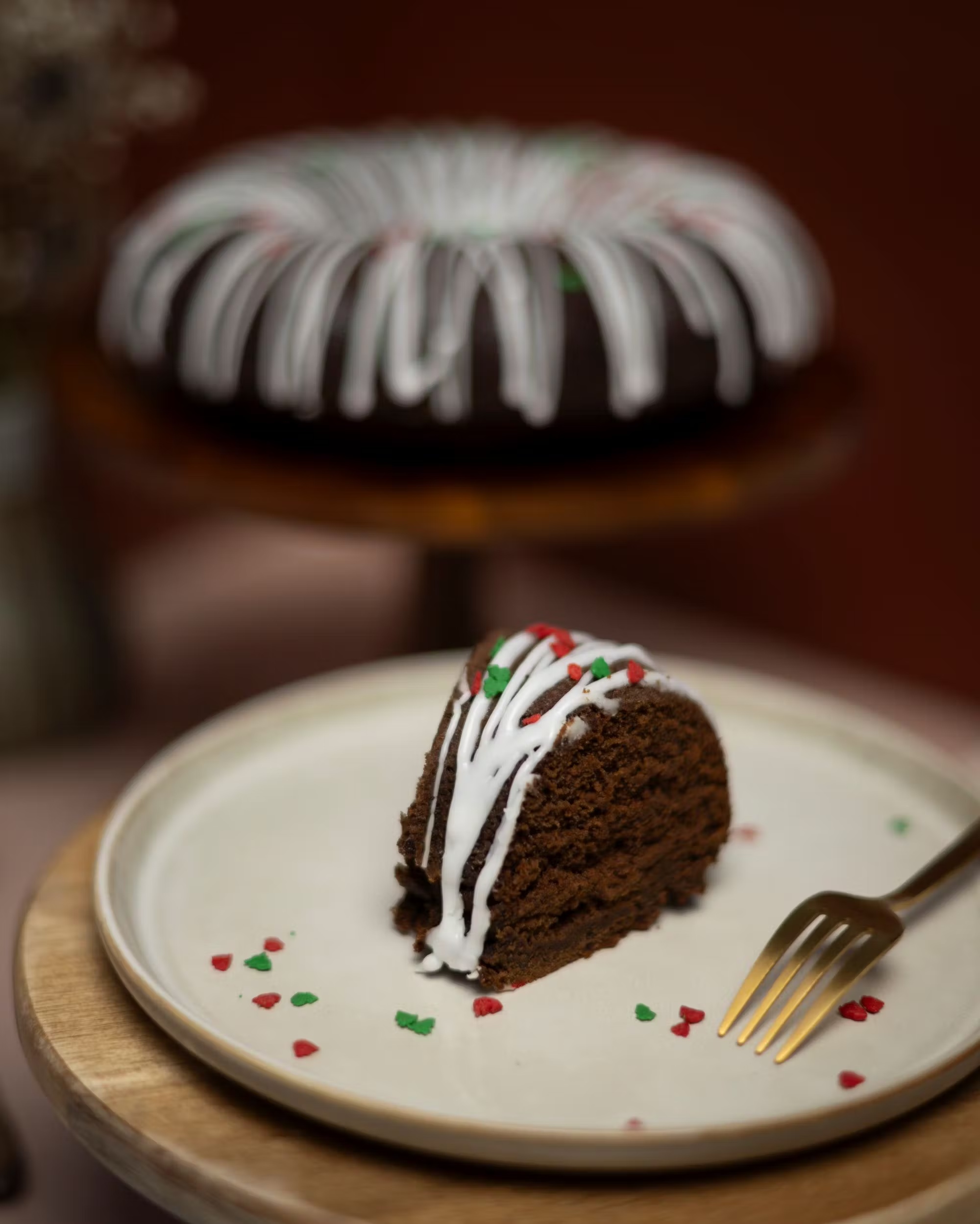 Holiday Gingerbread Ring Cake