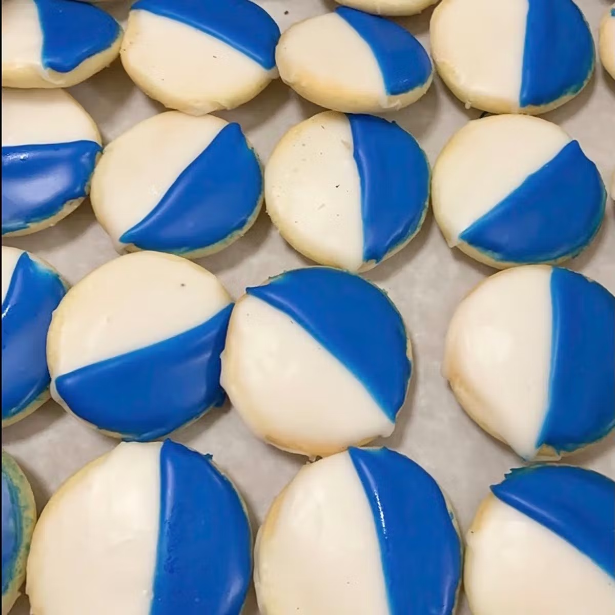 Hanukkah Blue & White Cookies - 16 Pack