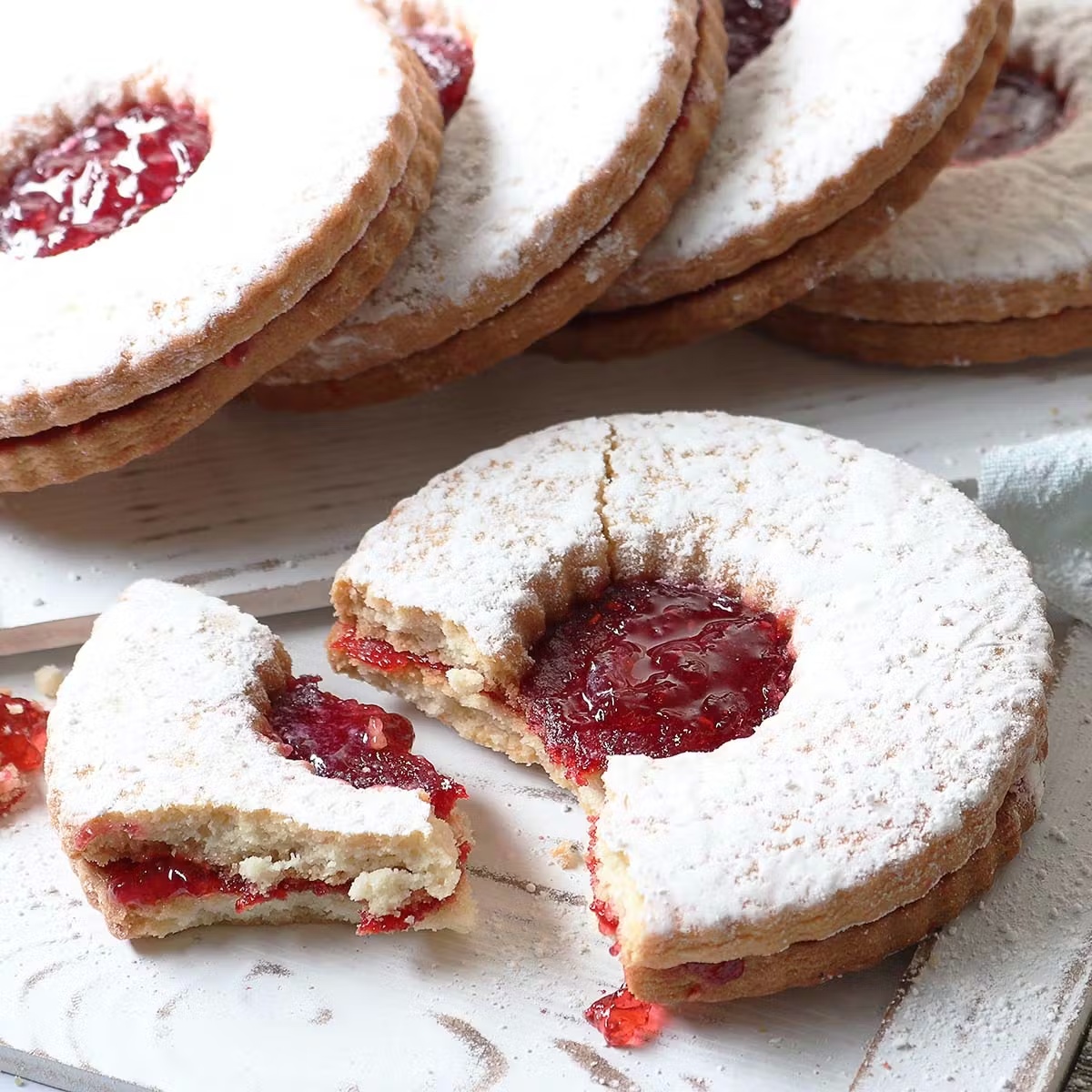 Mini Linzer Tarts - 16 Pack