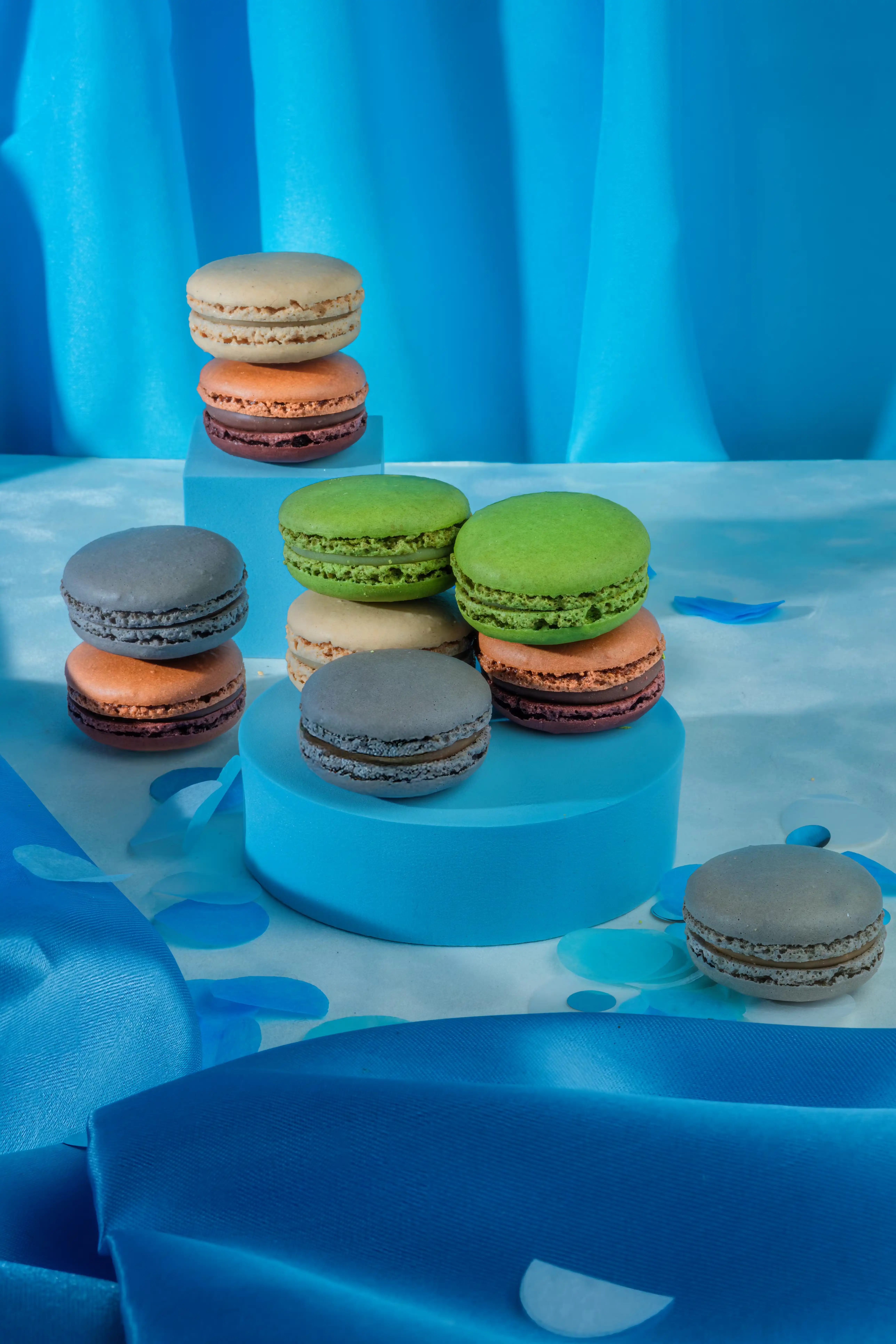 17175-macaron-gift-box-1.webp