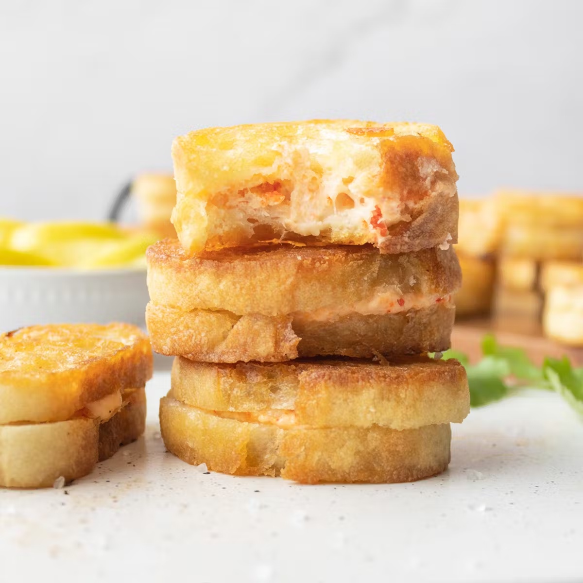 1718-mini-lobster-grilled-cheeses-18-pack-1.webp
