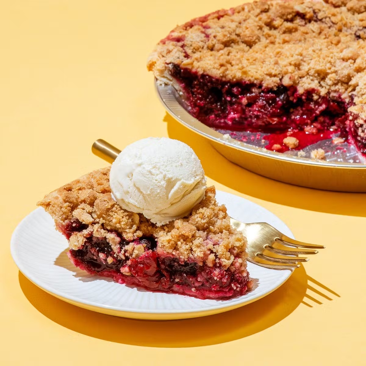 174-crumb-michigan-4-berry-pie–1.webp