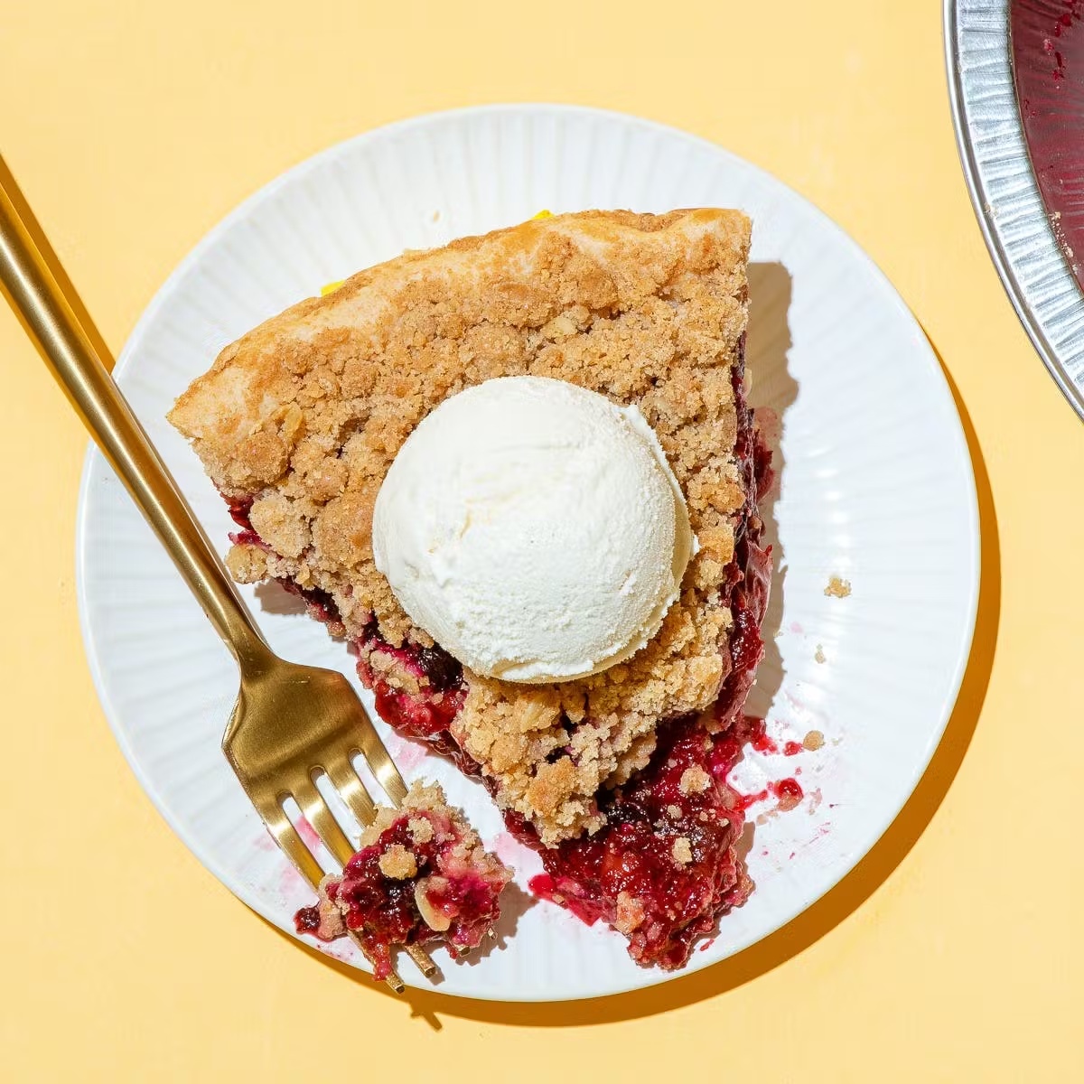 174-crumb-michigan-4-berry-pie–1.webp