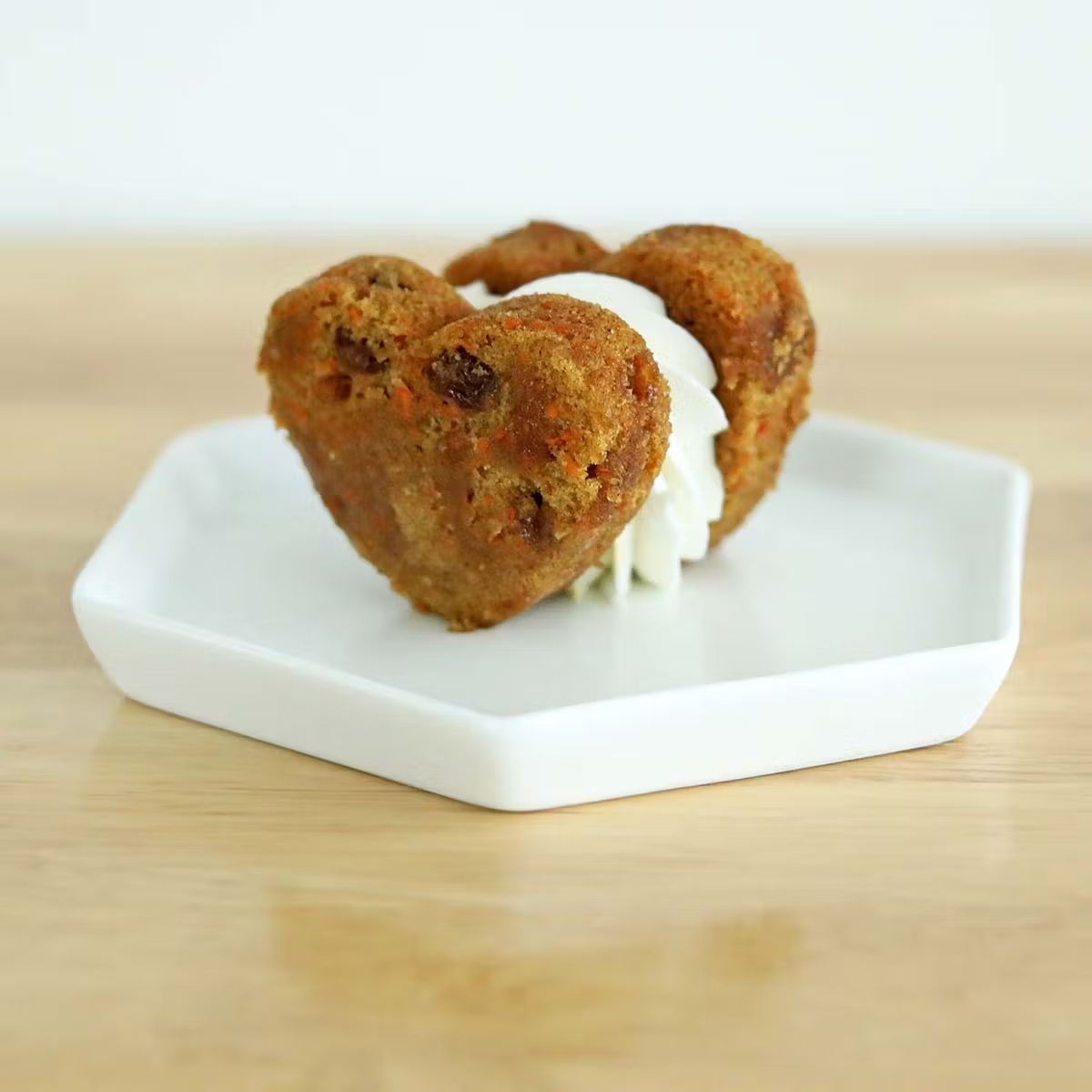 17735-vegan-gluten-free-easter-carrot-cake-whoopie-pies-macaroons-combo-12-pack-1.jpg
