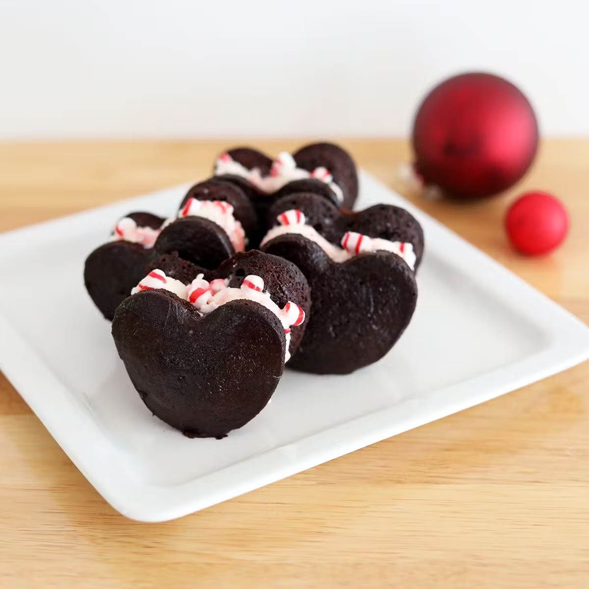 Vegan Peppermint Whoopie Pies - 12 Pack