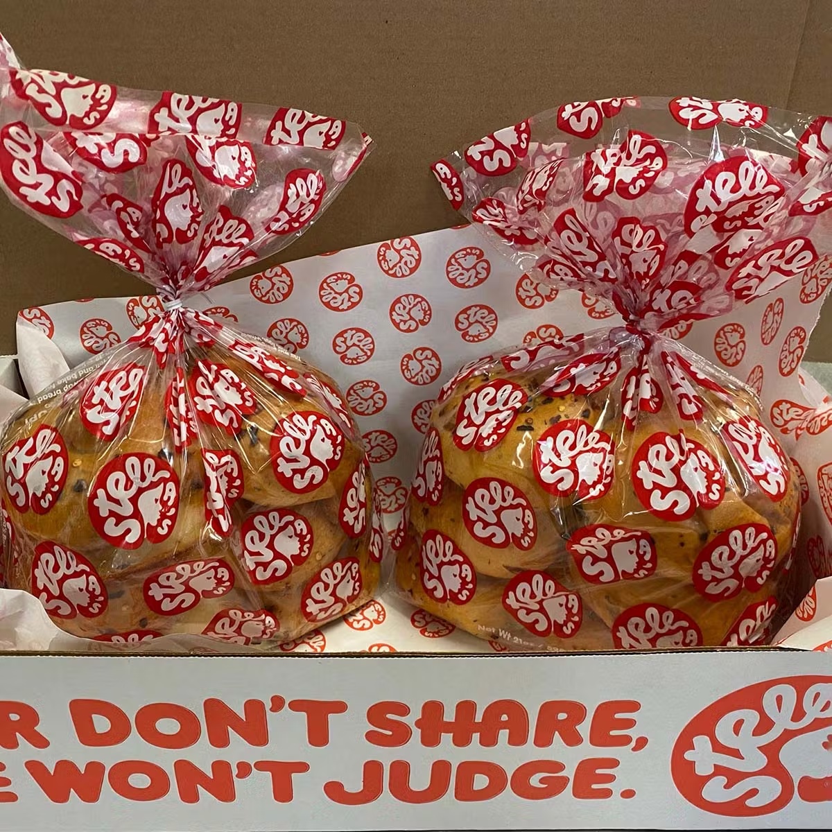 "The Original Hot & Spicy Cheese Bread"â¢ Rolls Gift Box - 12 Pack