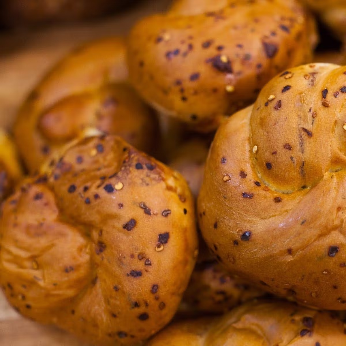 "The Original Hot & Spicy Cheese Bread"â¢ Rolls Gift Box - 12 Pack