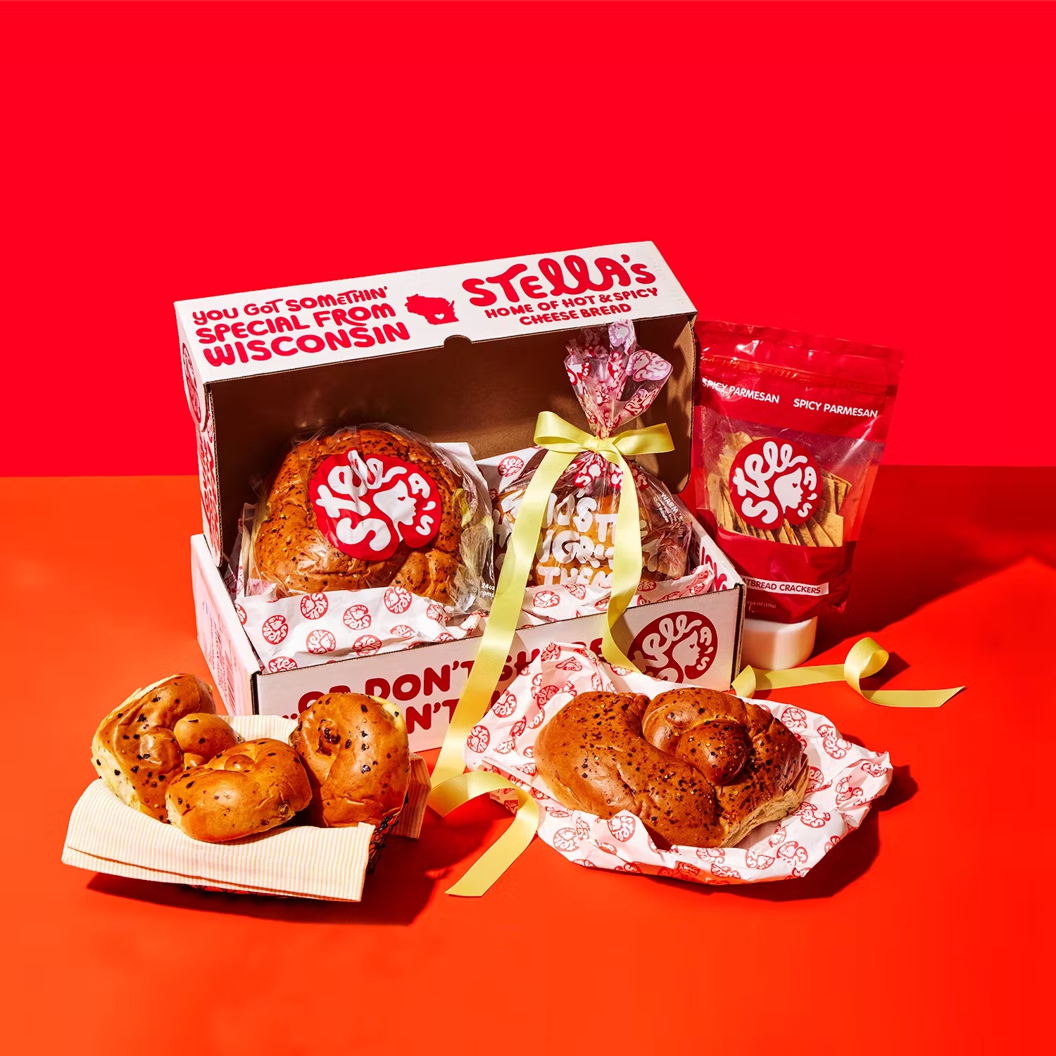 "The Original Hot & Spicy Cheese Bread"â¢ + Rolls Combo Gift Box
