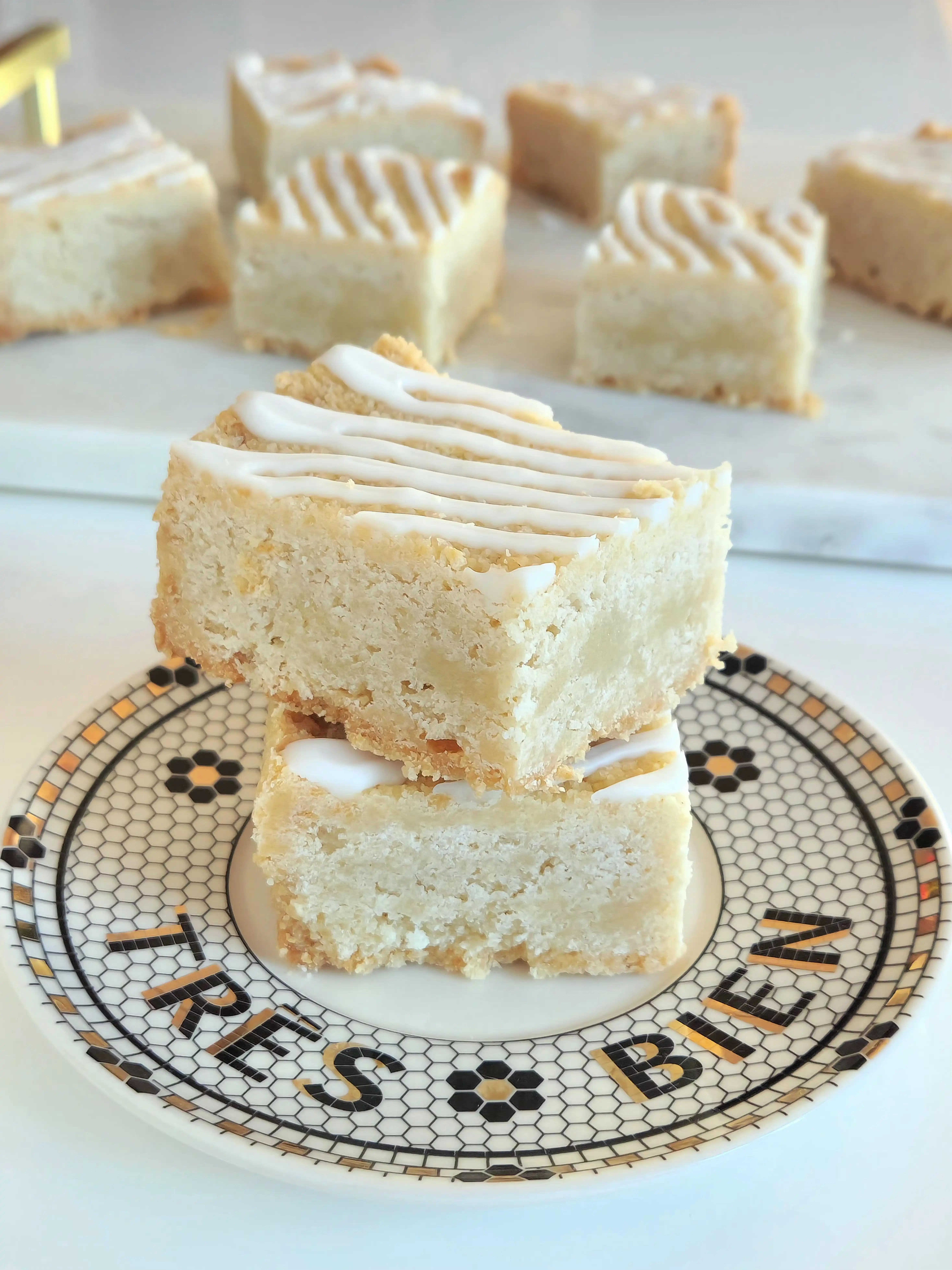 18517-original-granny-pearl-s-shortbread-tray-1.webp