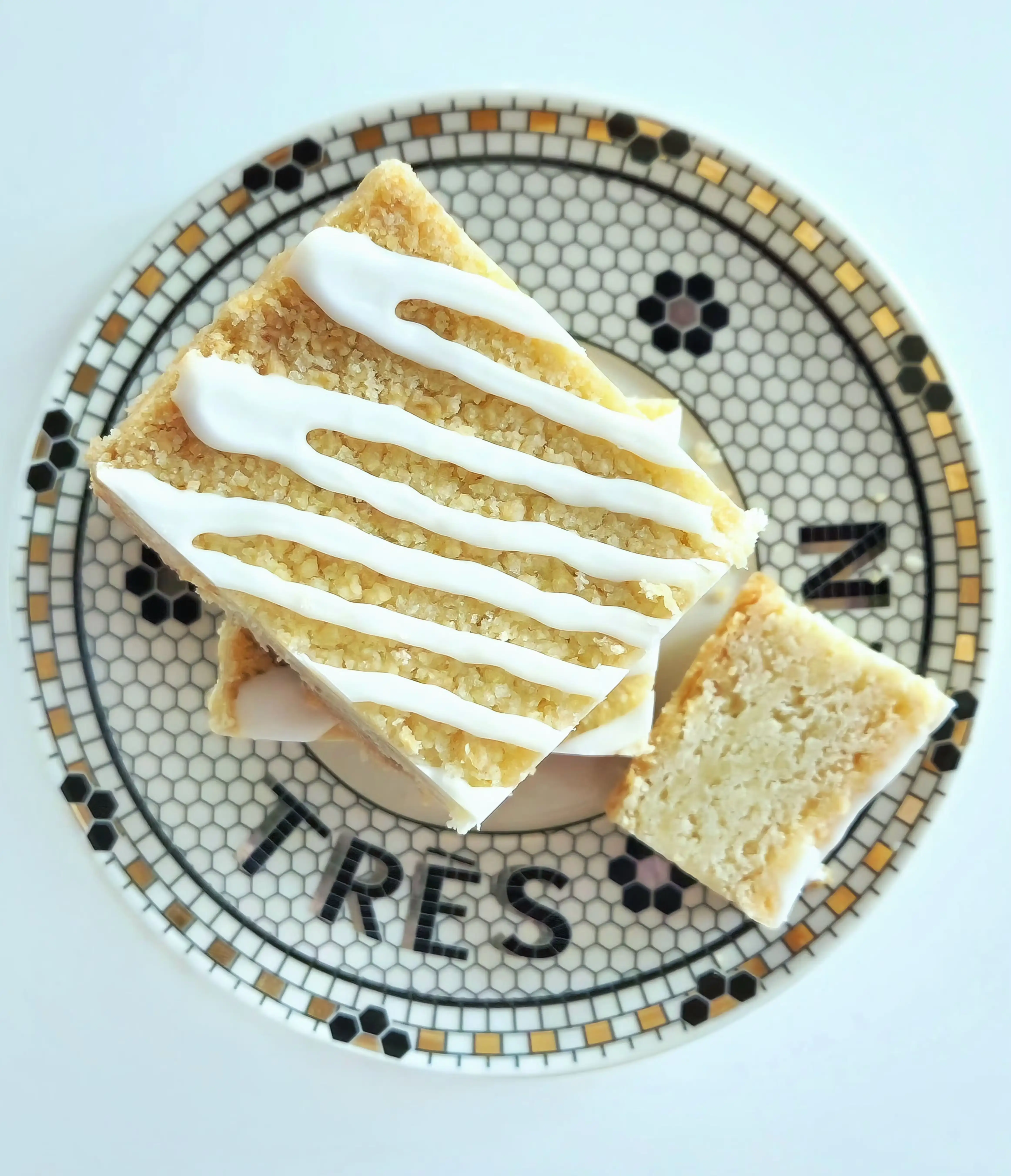 18517-original-granny-pearl-s-shortbread-tray-1.webp