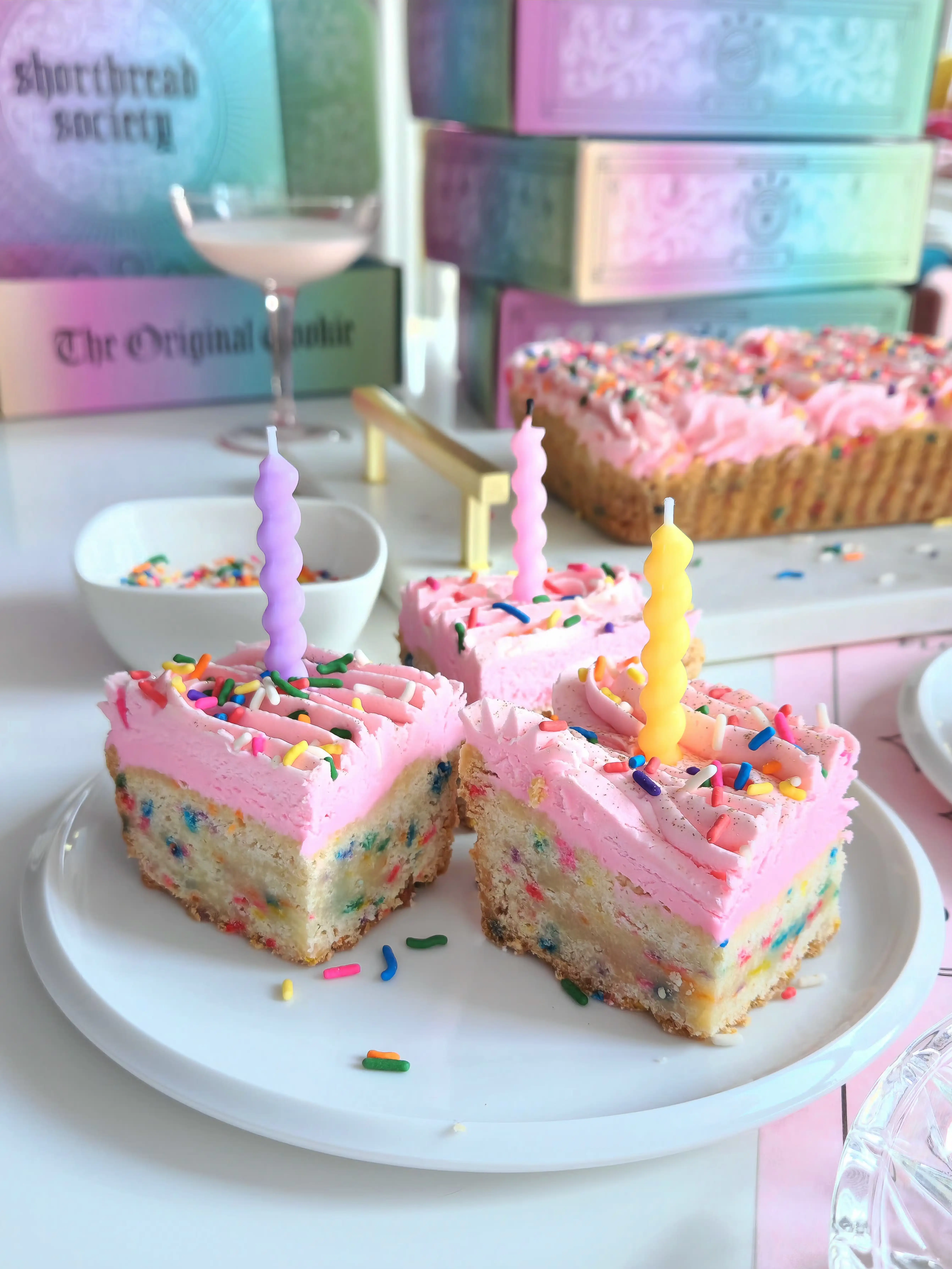 18519-birthday-baby-buttercream-shortbread-tray-1.webp