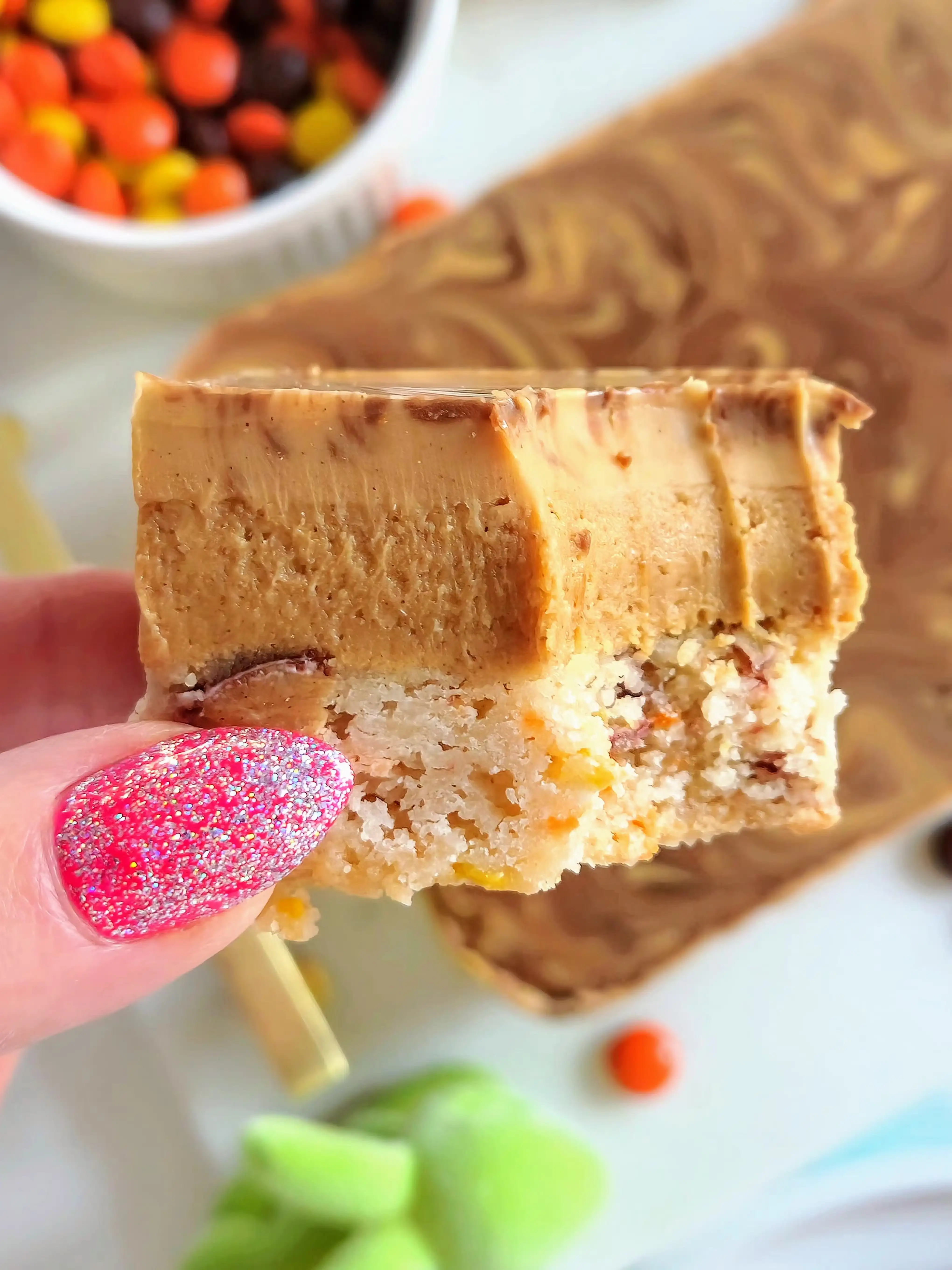 18523-easter-peanut-butter-reese-s-pieces-shortbread-tray-1.webp