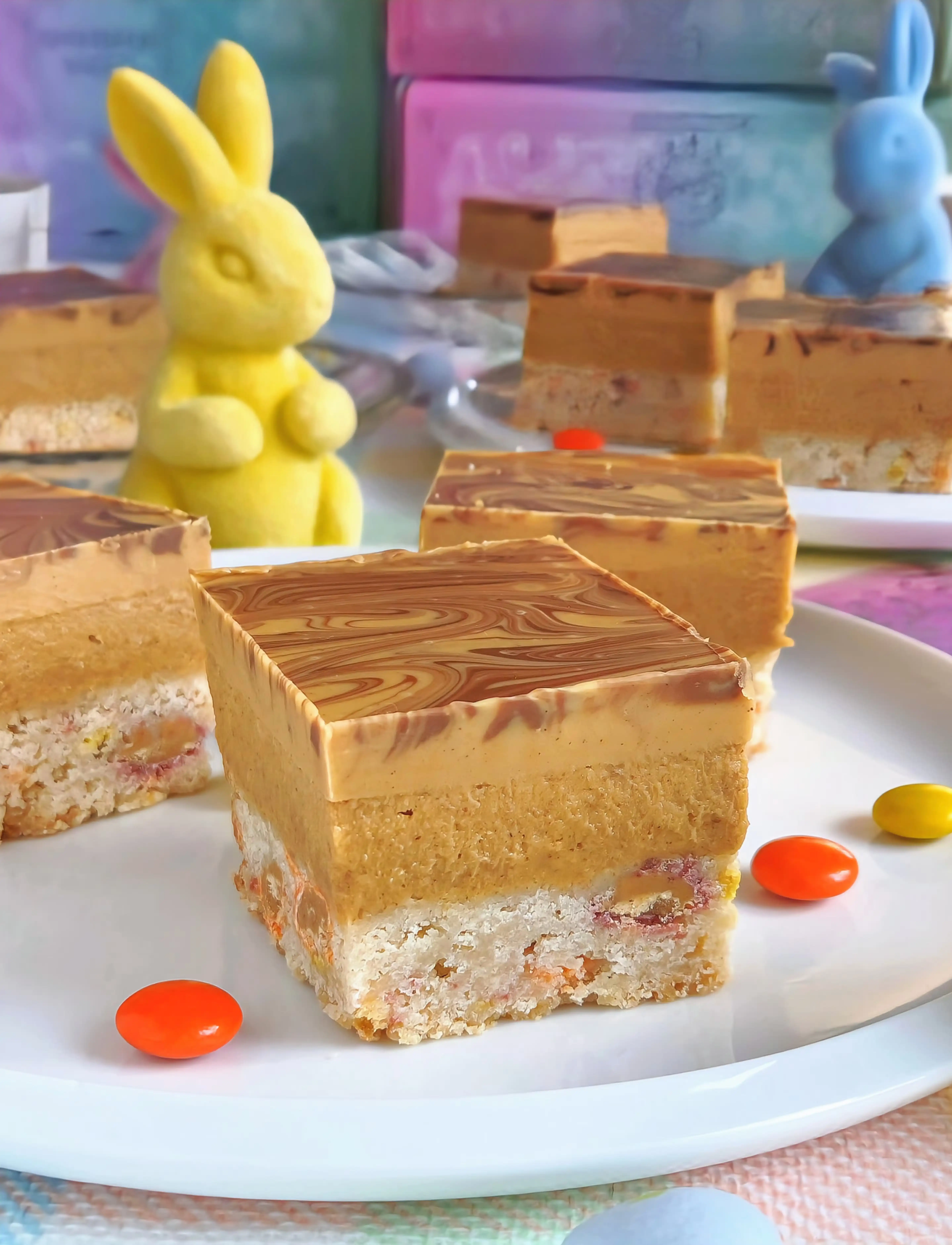 18523-easter-peanut-butter-reese-s-pieces-shortbread-tray-1.webp