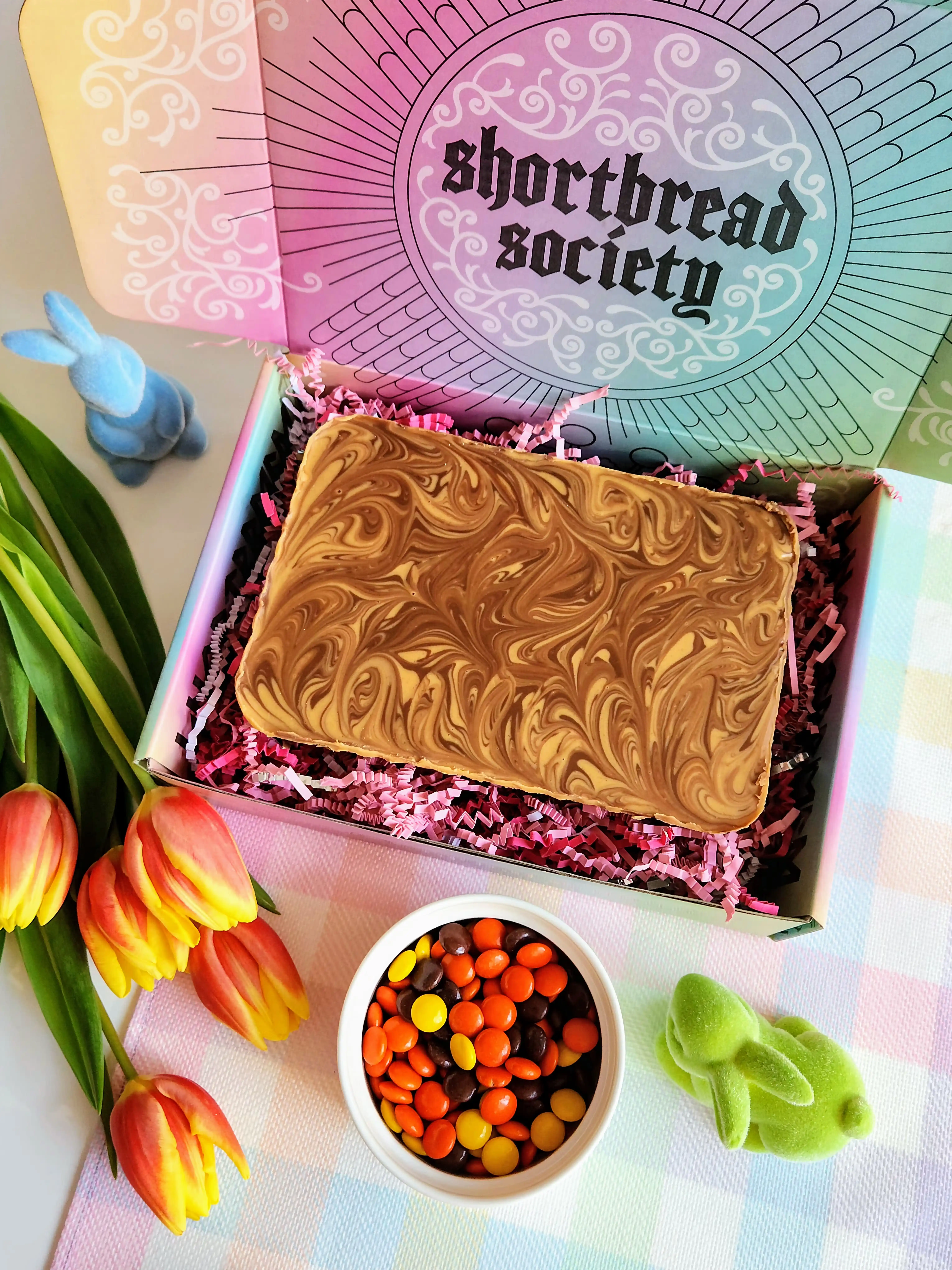 18523-easter-peanut-butter-reese-s-pieces-shortbread-tray-1.webp