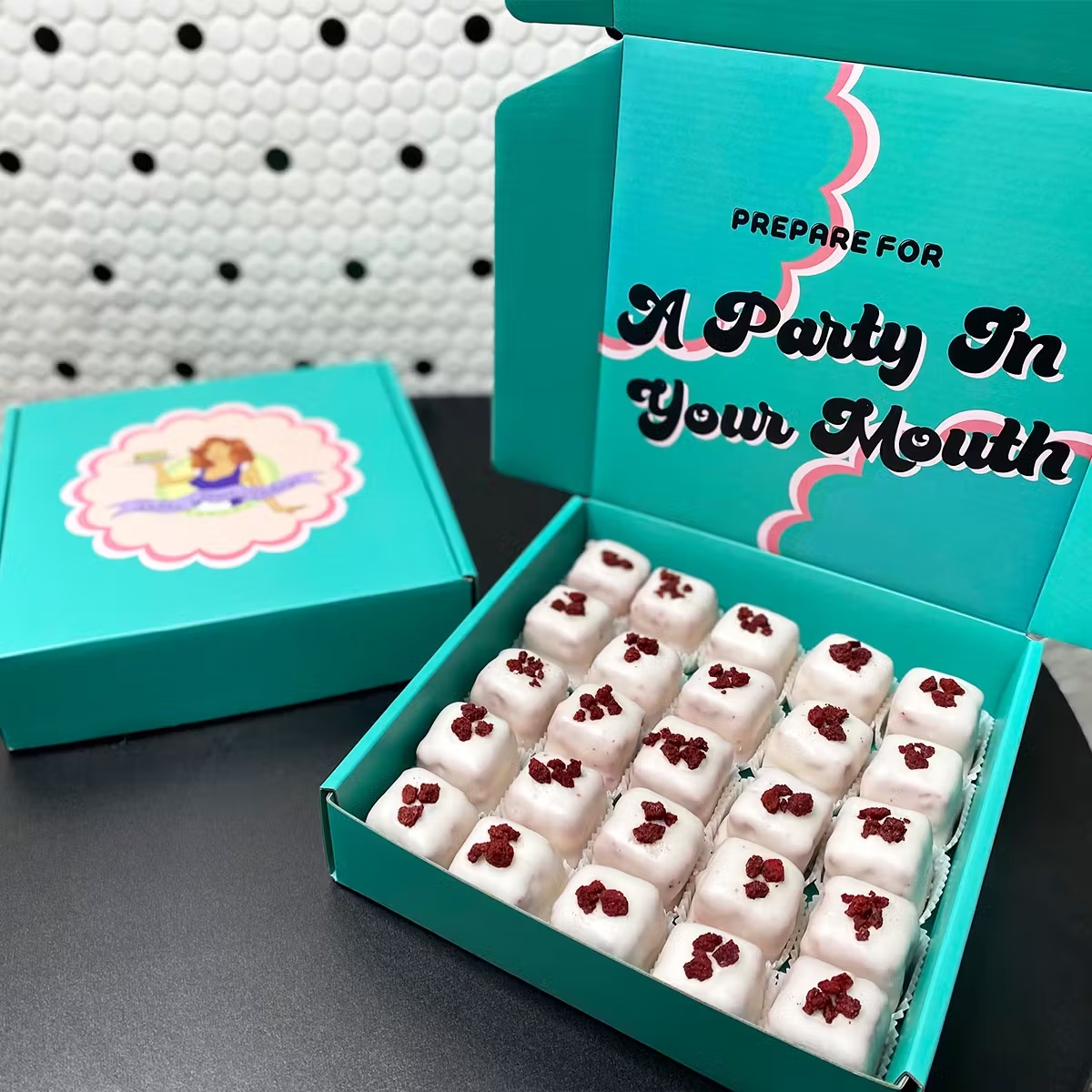 18903–dobites-petit-fours-50-pack-1.jpg