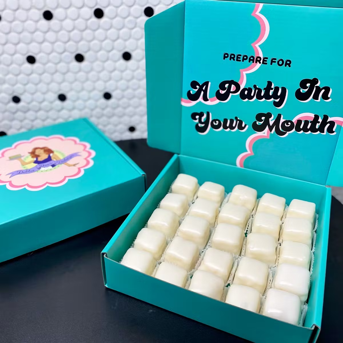 18903–dobites-petit-fours-50-pack-1.jpg