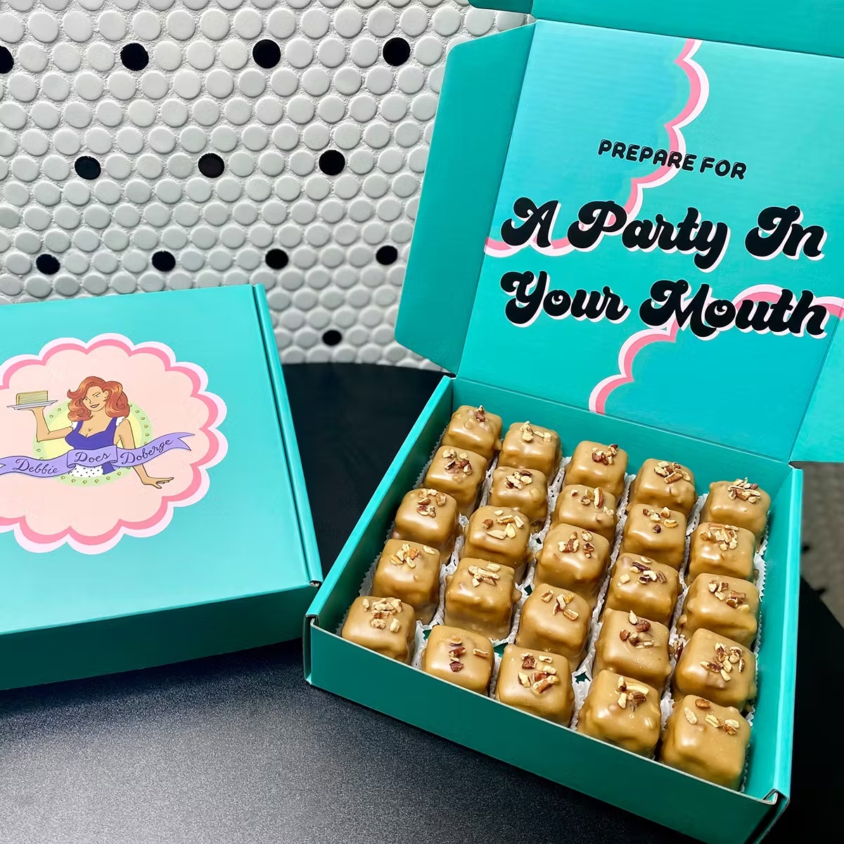 18903–dobites-petit-fours-50-pack-1.jpg
