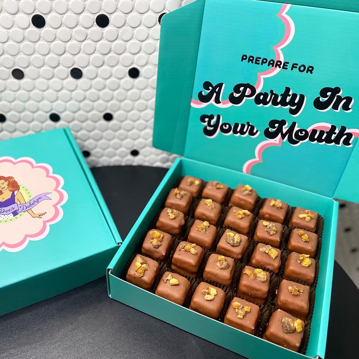 18903–dobites-petit-fours-50-pack-1.jpg
