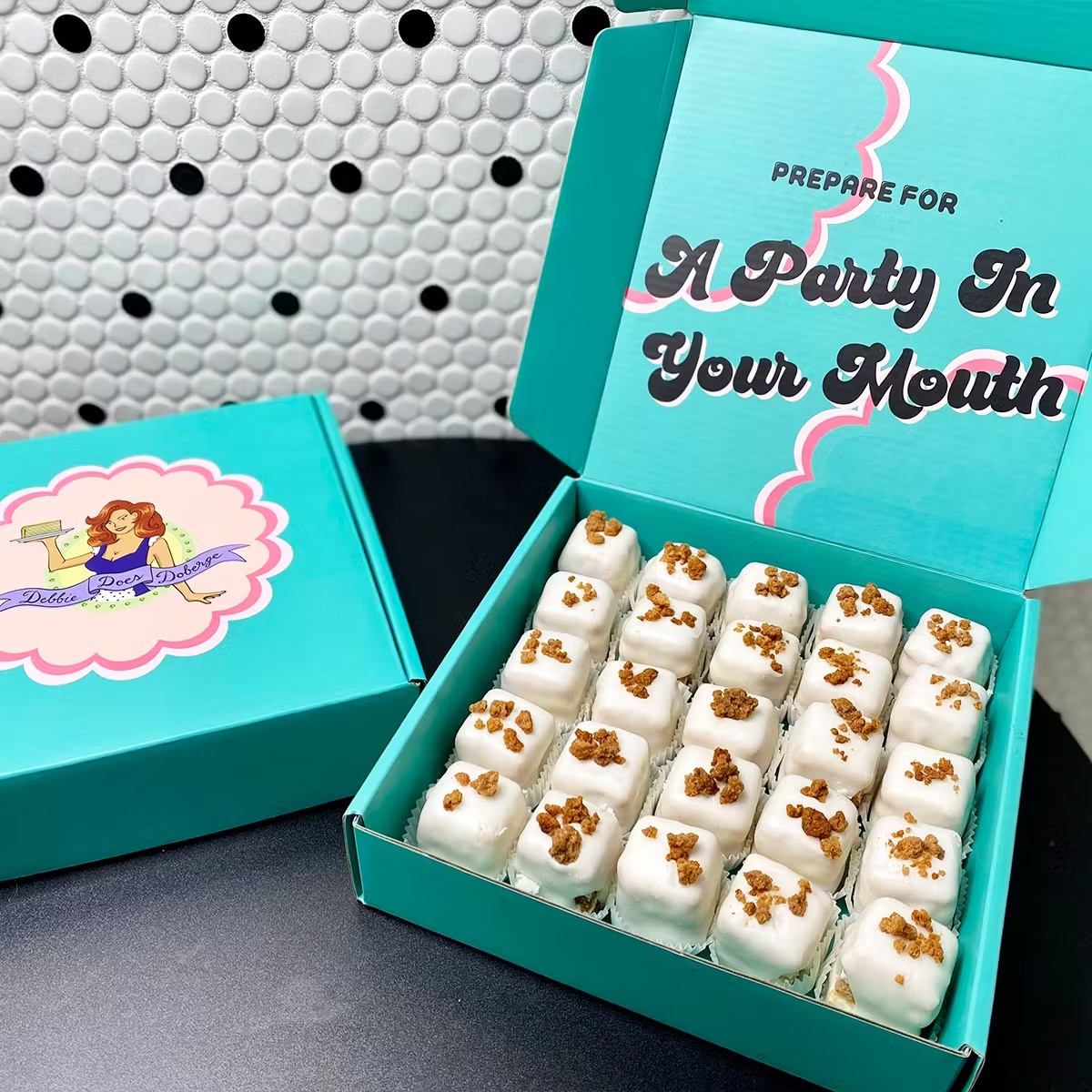 18903–dobites-petit-fours-50-pack-1.jpg