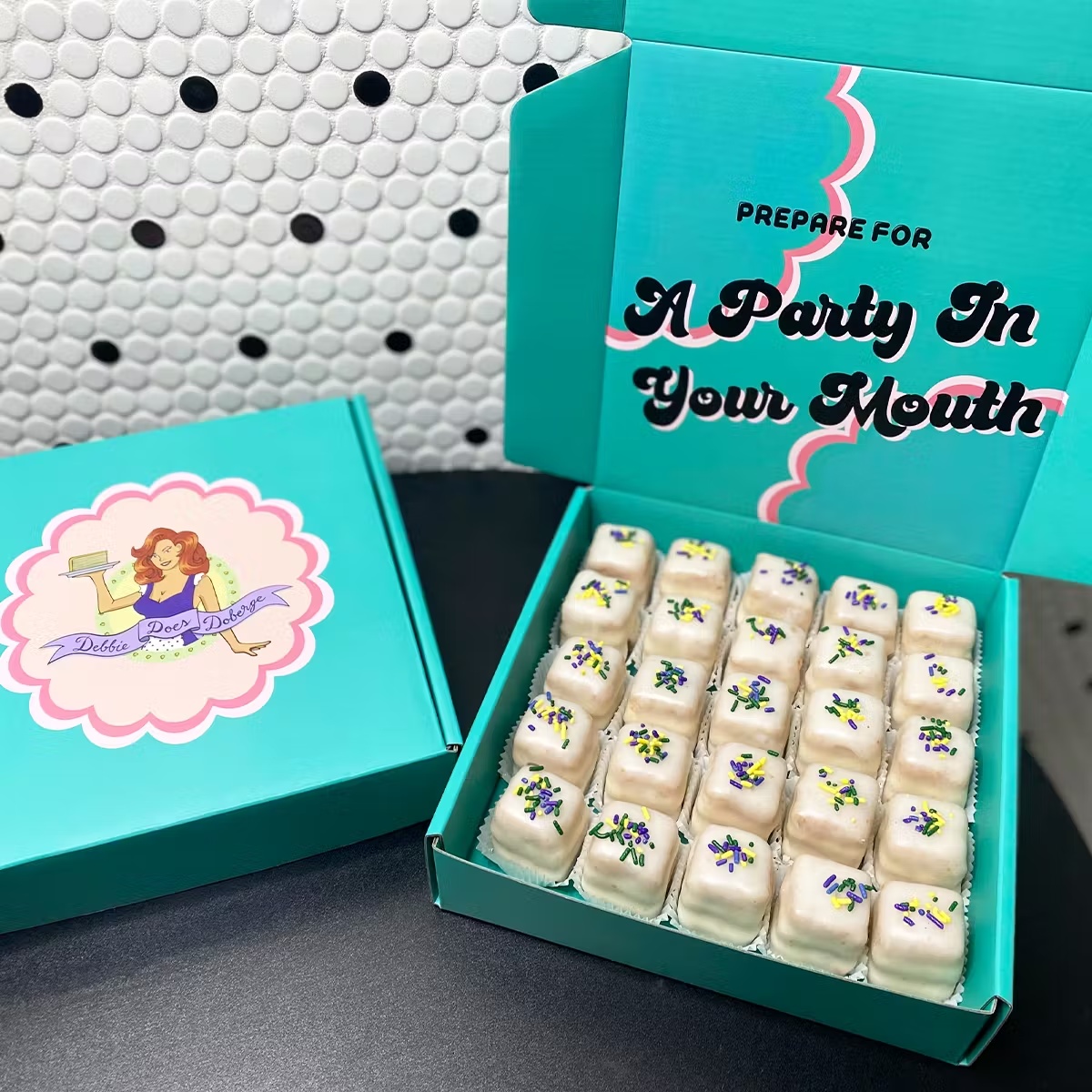 18903–dobites-petit-fours-50-pack-1.jpg