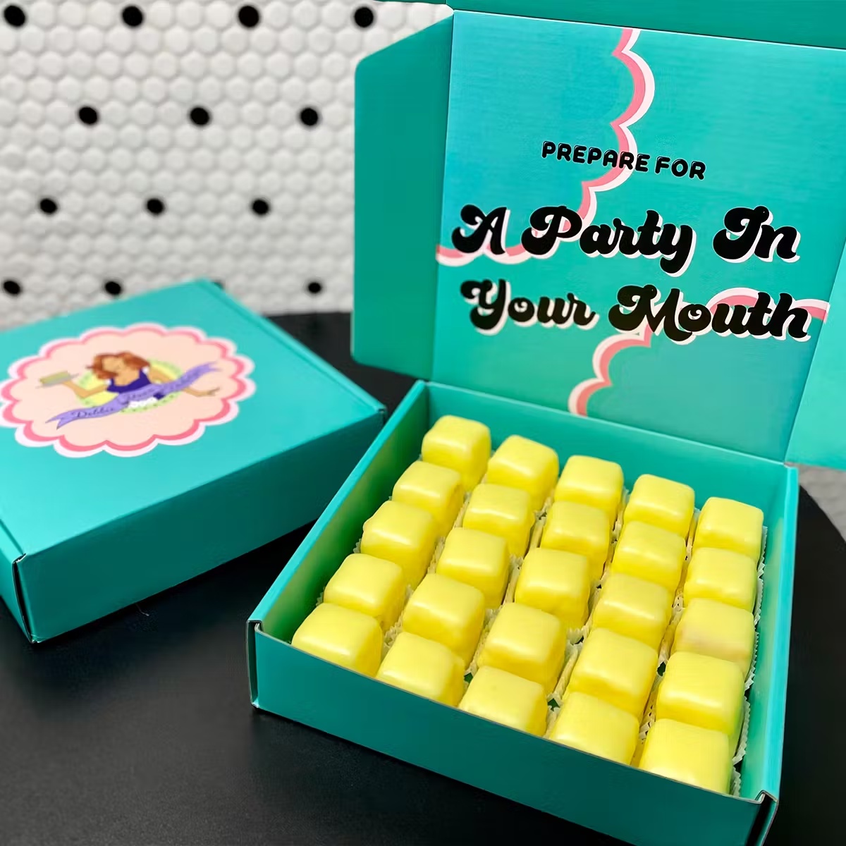 18940–dobites-petit-fours-25-pack-1.jpg