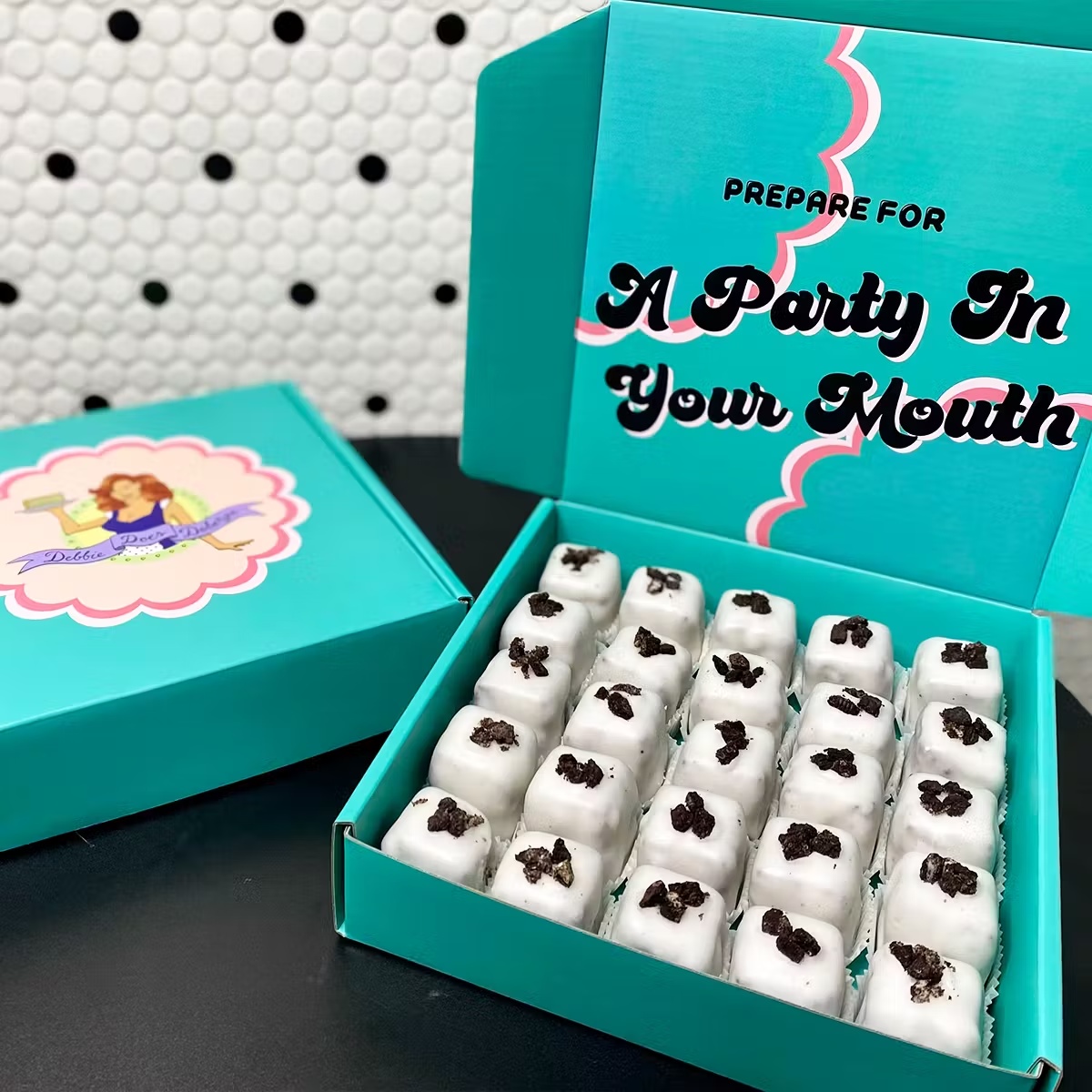 18940–dobites-petit-fours-25-pack-1.jpg