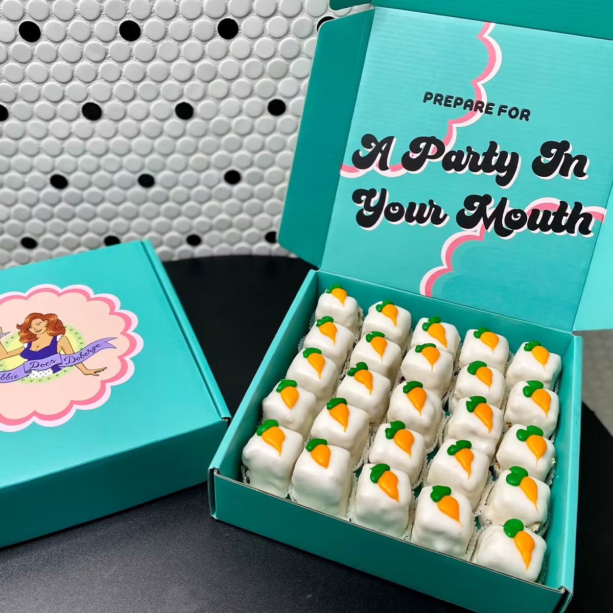 18940–dobites-petit-fours-25-pack-1.jpg