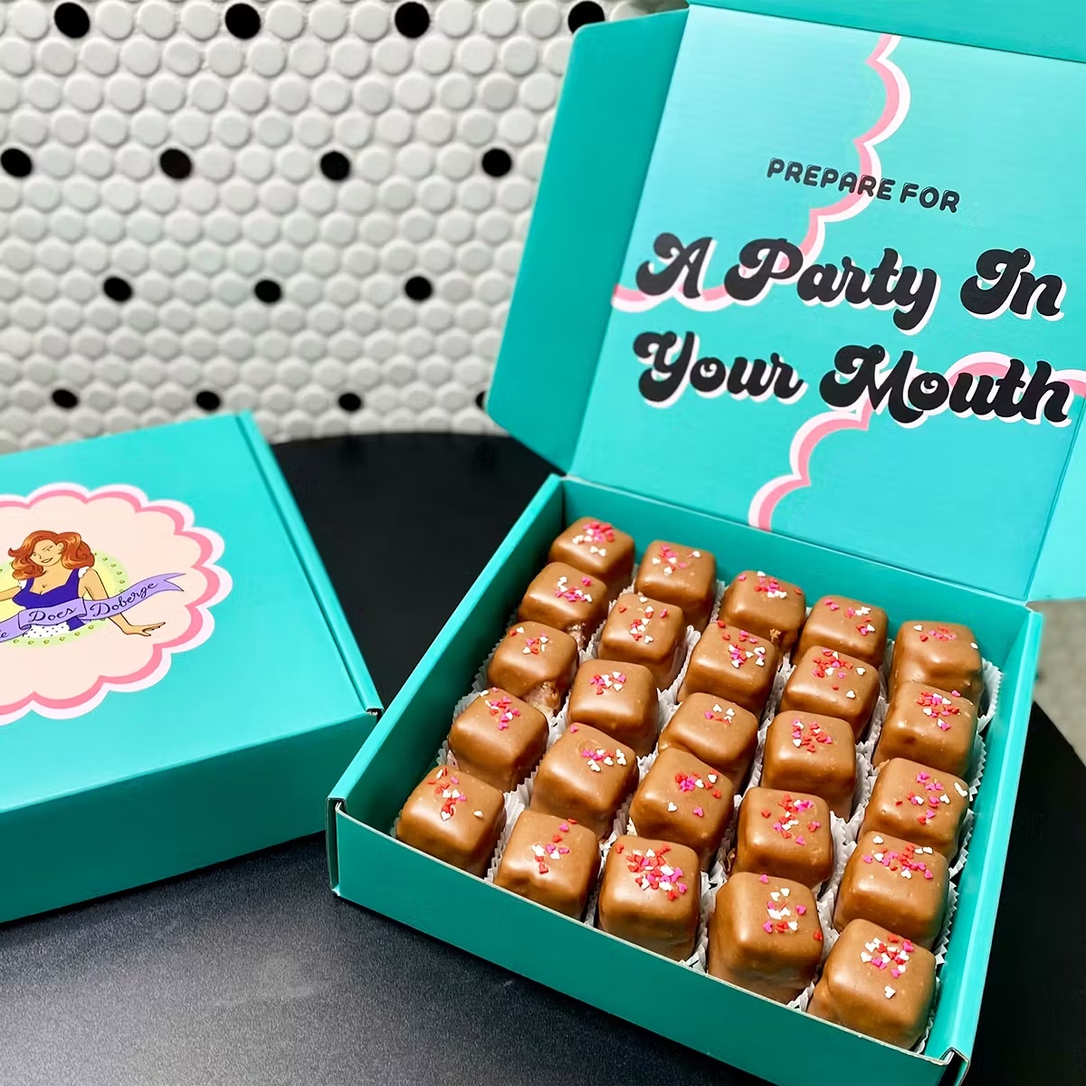 18940–dobites-petit-fours-25-pack-1.jpg