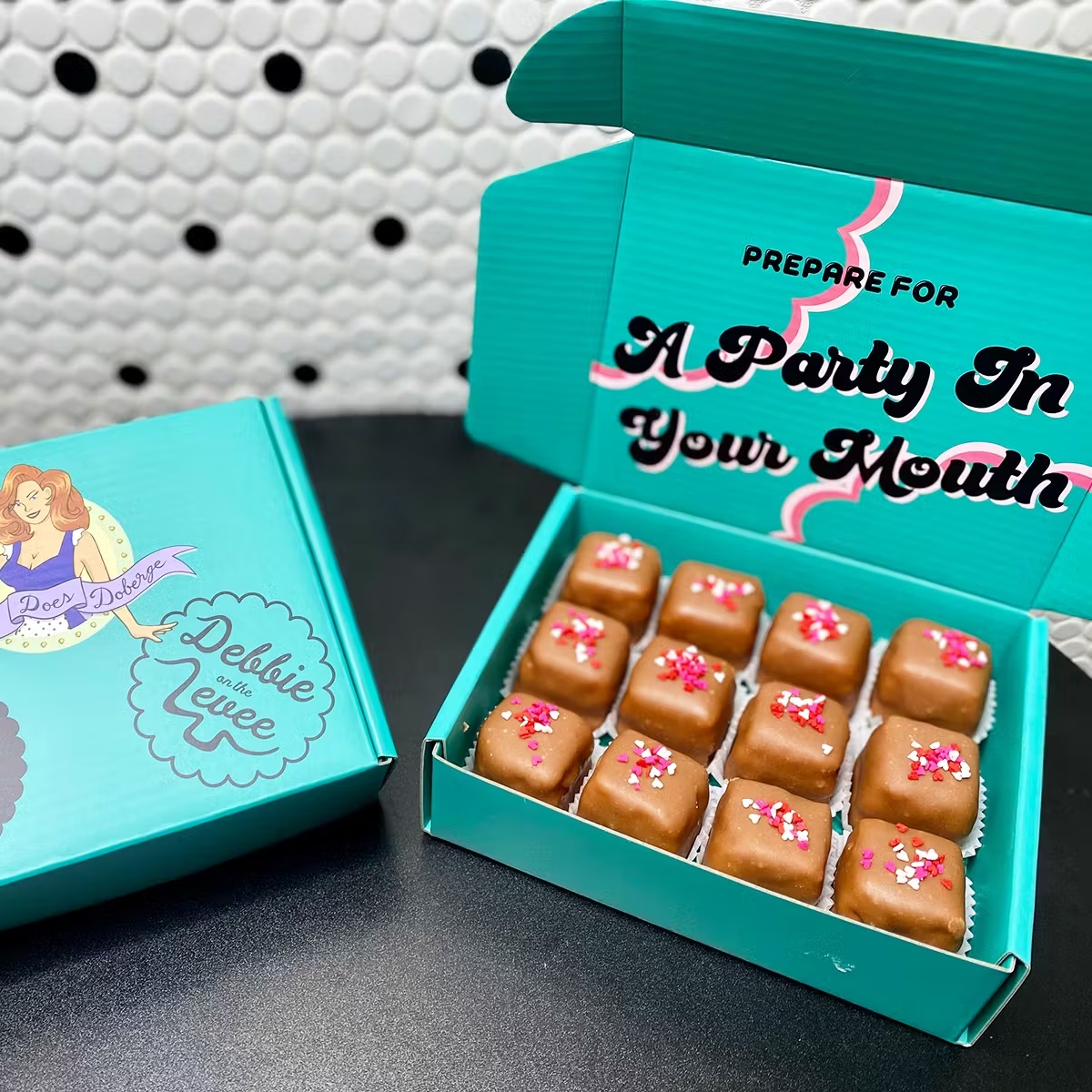 18977–dobites-petit-fours-12-pack-1.webp