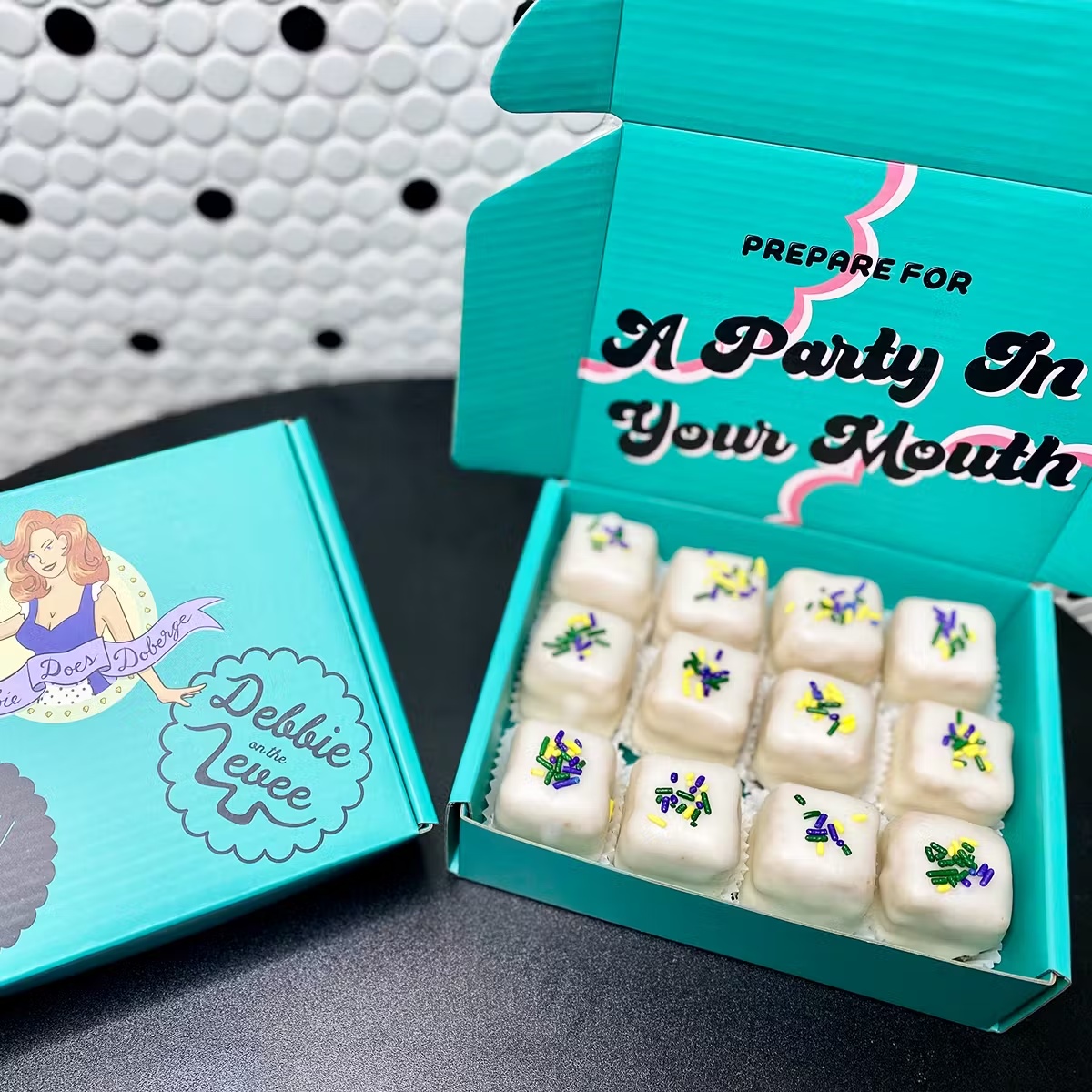18977–dobites-petit-fours-12-pack-1.webp