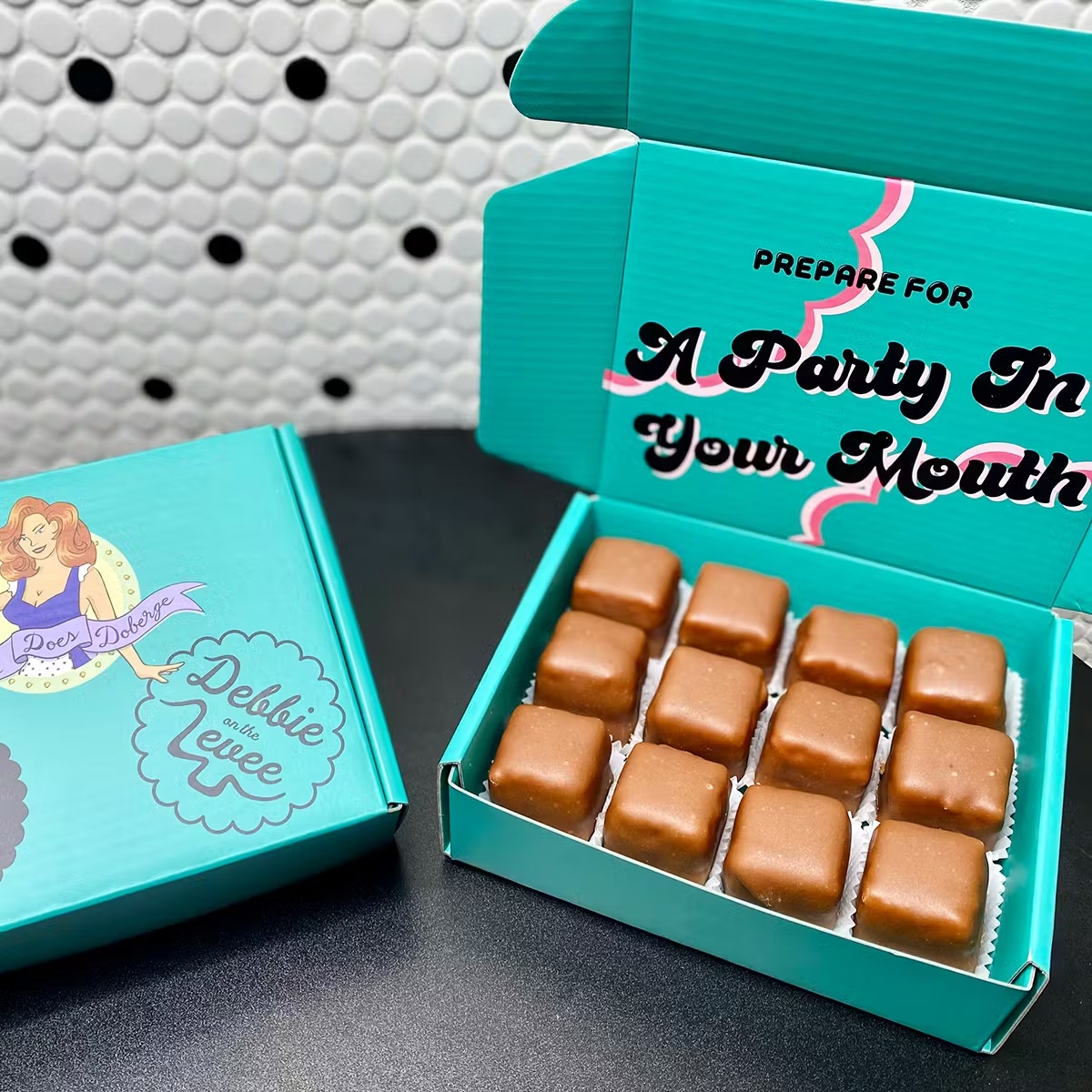 18977–dobites-petit-fours-12-pack-1.webp