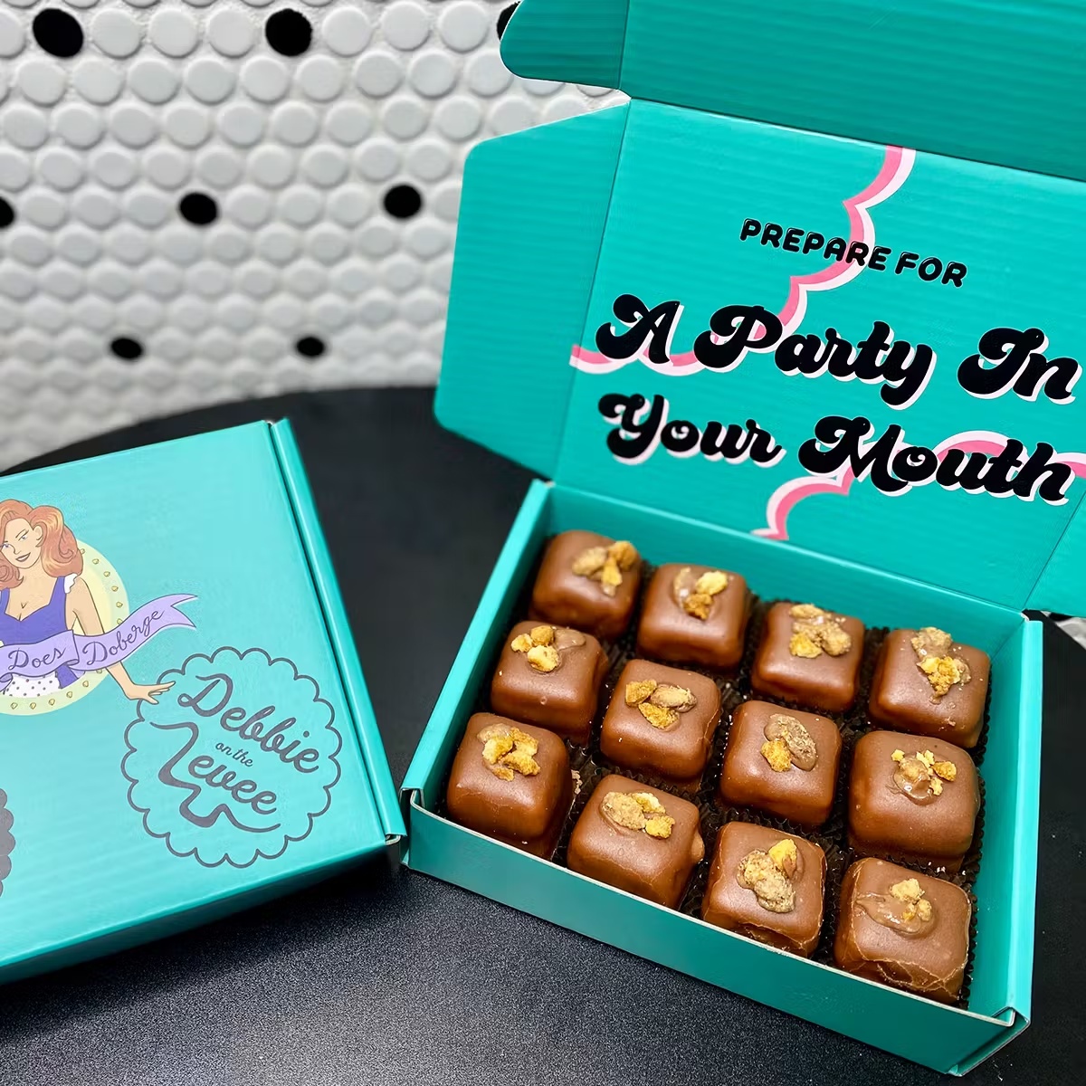 18977–dobites-petit-fours-12-pack-1.webp