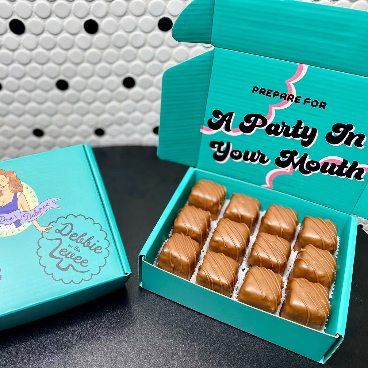 18977–dobites-petit-fours-12-pack-1.webp