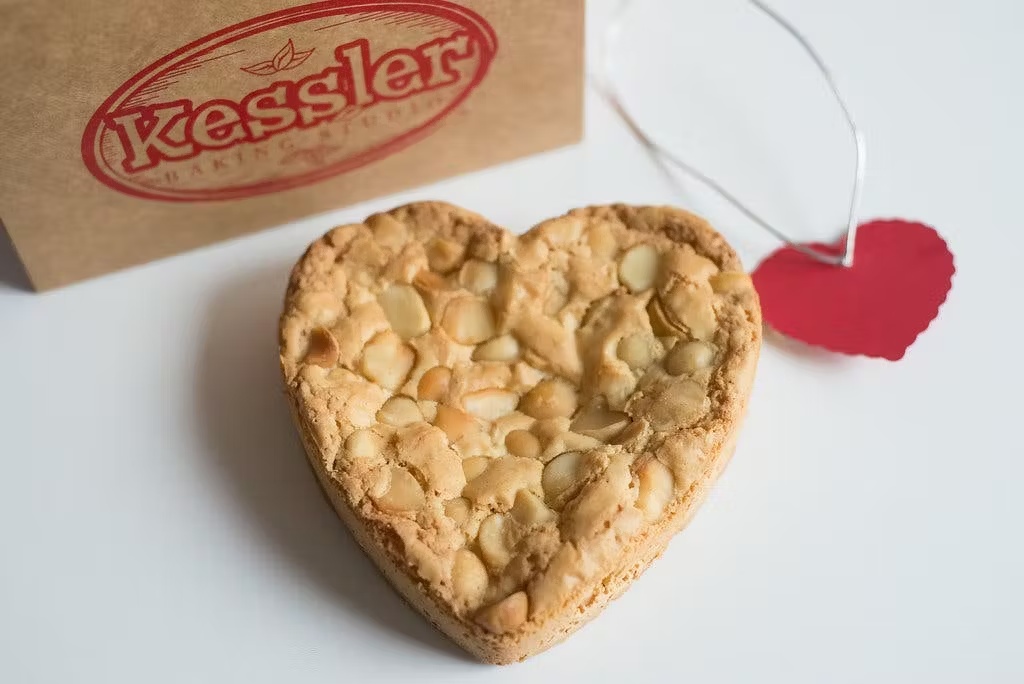 19077-giant-heart-shaped-blondies-brownies-4-pack-1.jpg