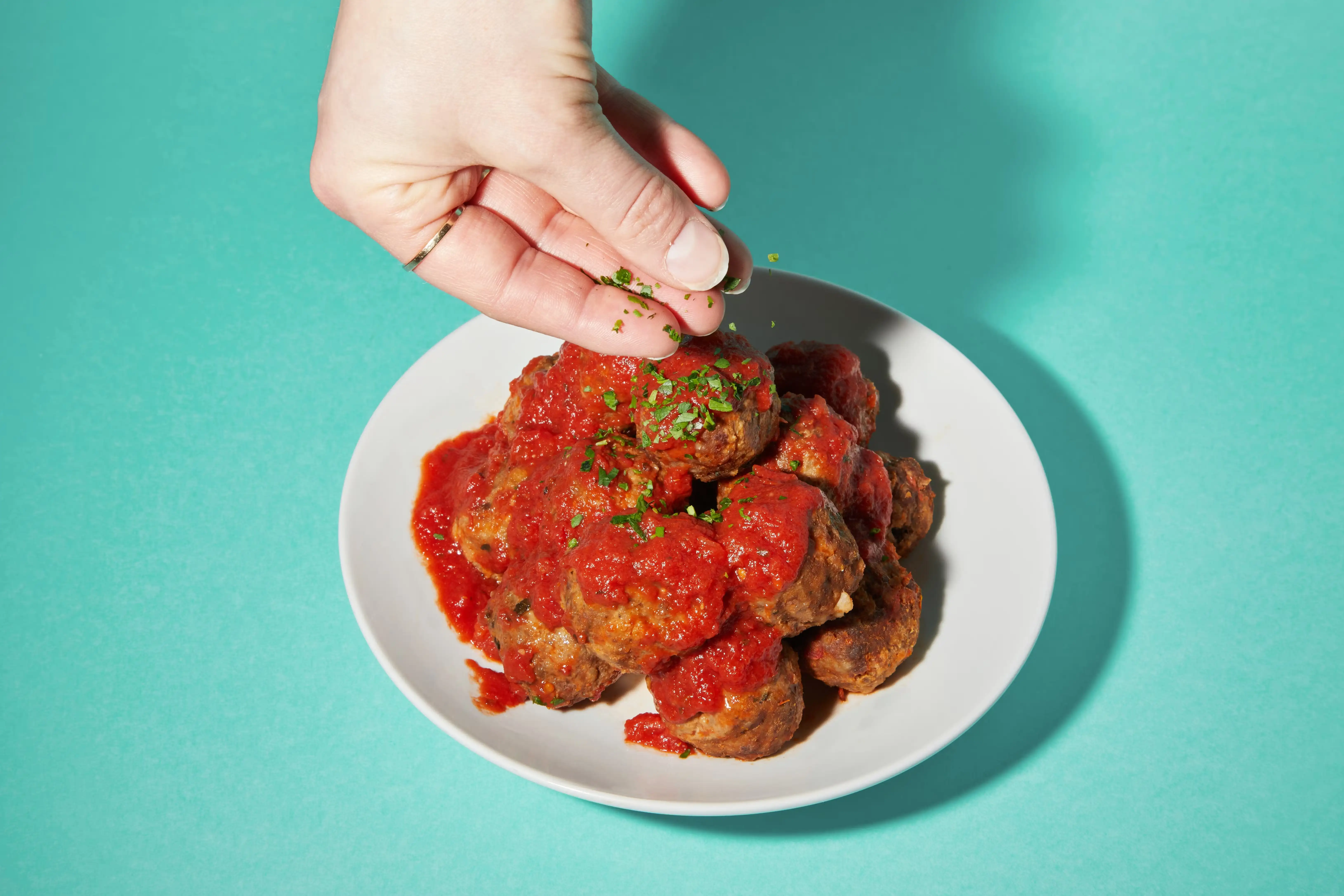 19591-meatballs-tomato-sauce-for-4-1.webp