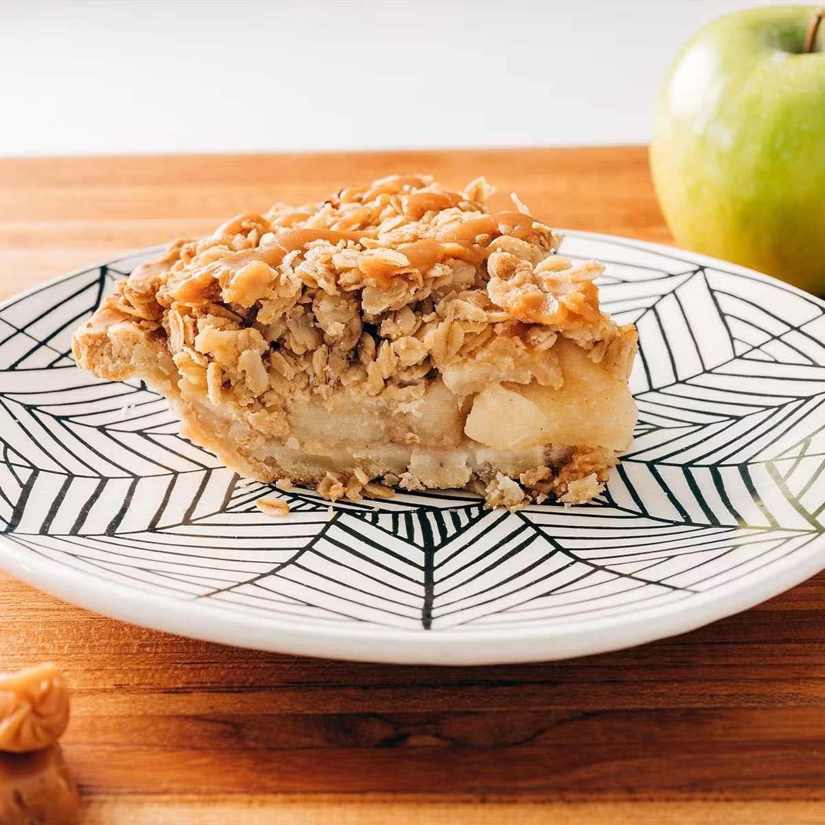 Caramel Apple Crumble Pie