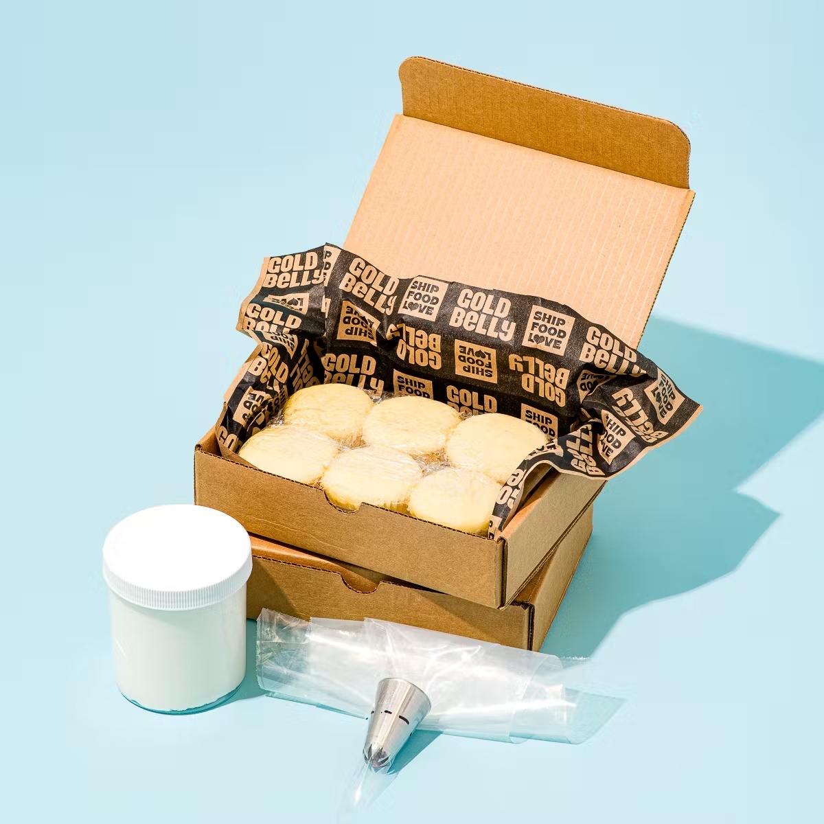 20564-white-cupcake-decorating-kit-12-pack-1.jpg