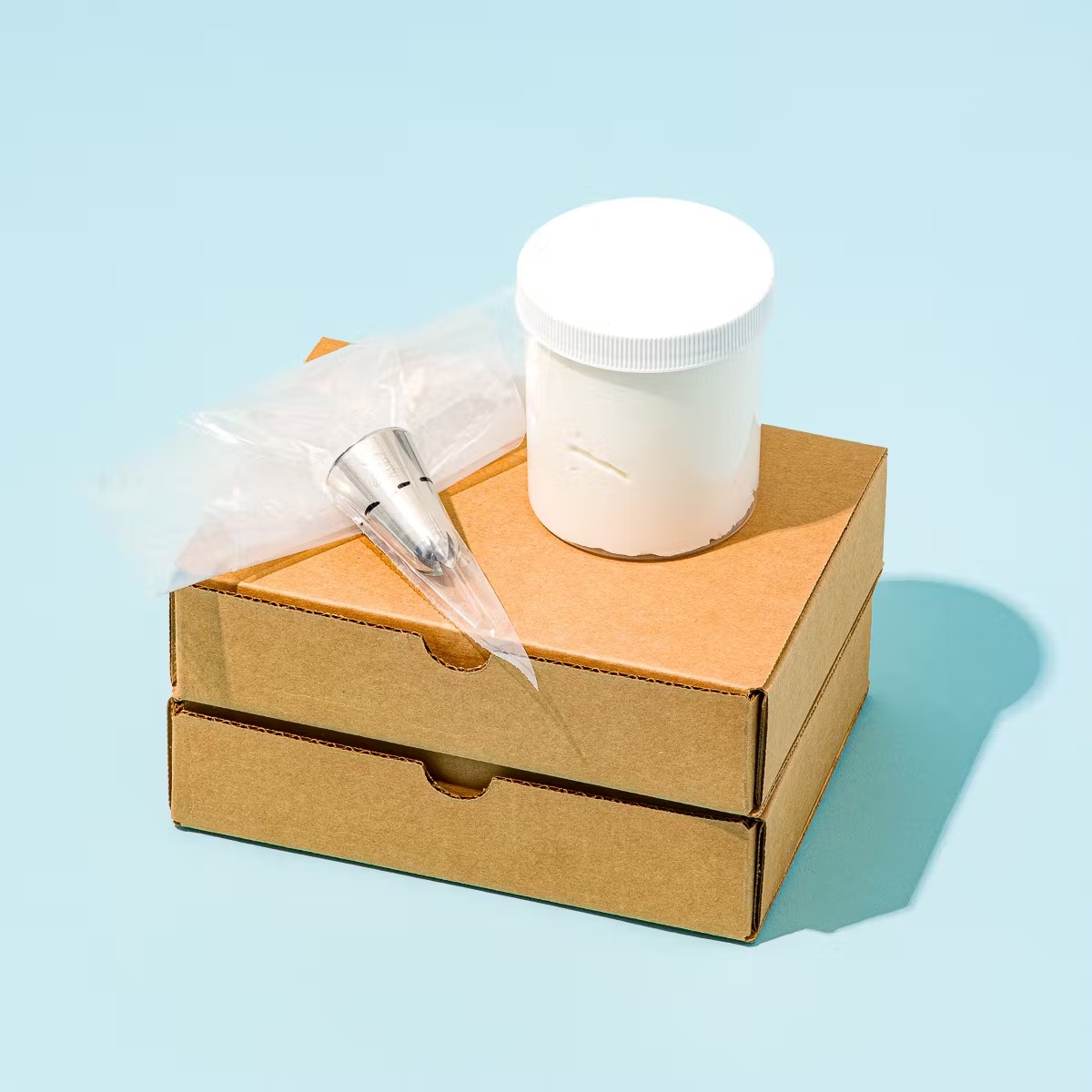 20564-white-cupcake-decorating-kit-12-pack-1.jpg