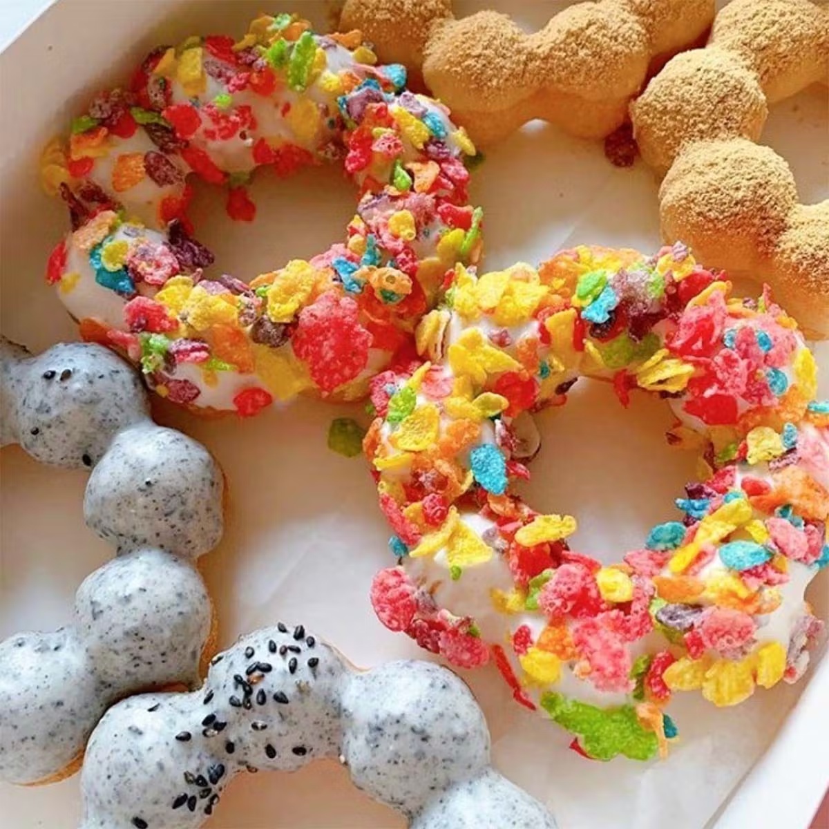21092-mochi-donut-sampler-12-pack-1.webp