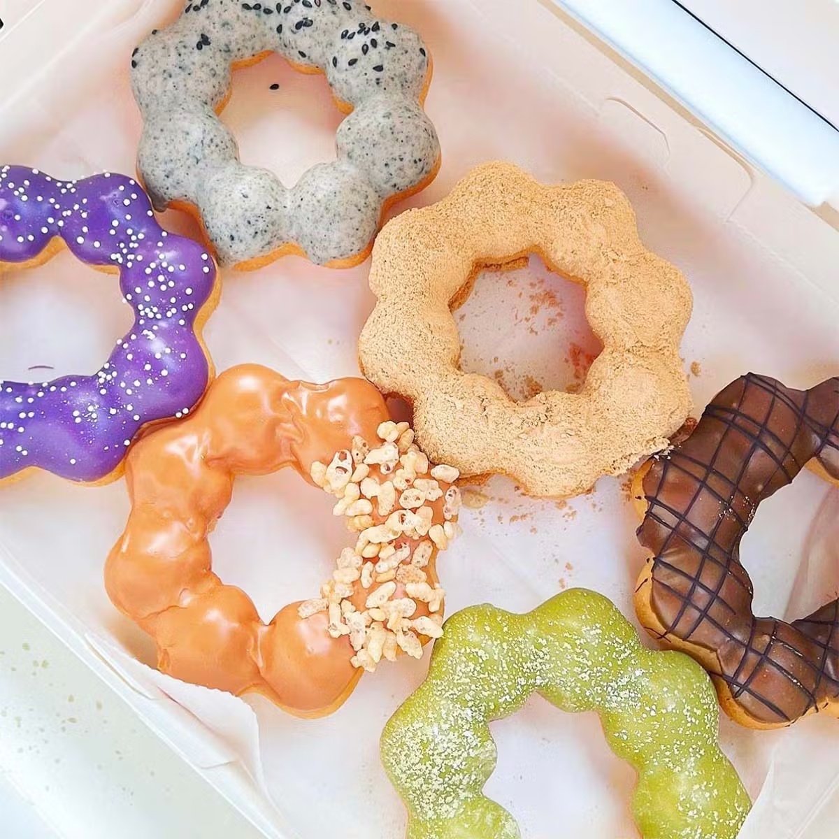 21092-mochi-donut-sampler-12-pack-1.webp