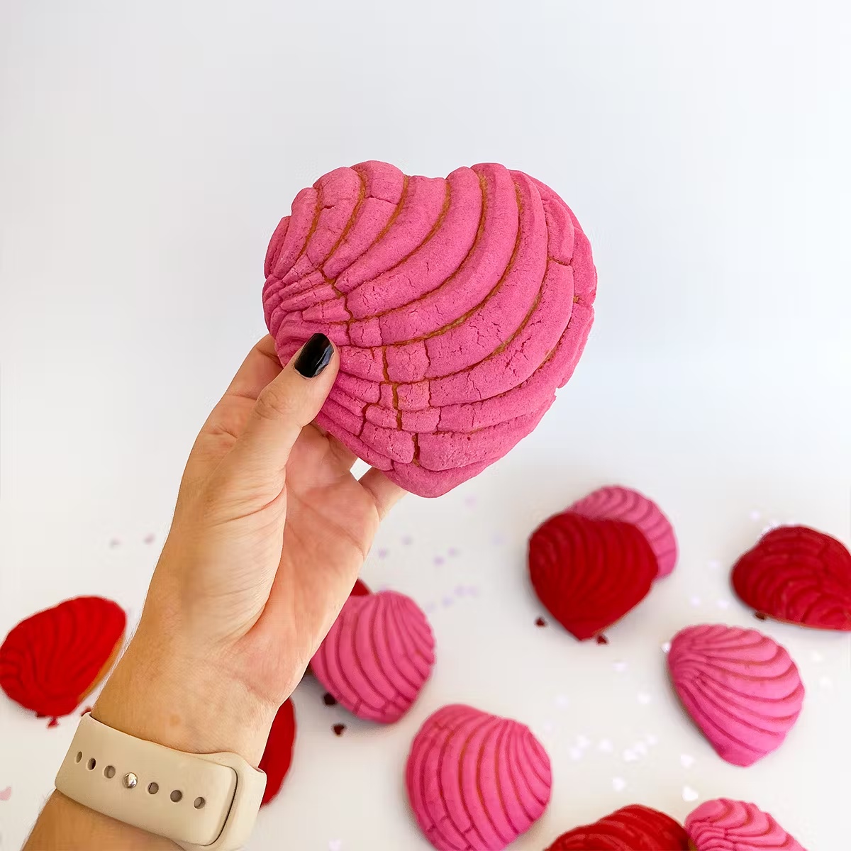 21204-heart-concha-sweet-bread-12-pack-1.jpg