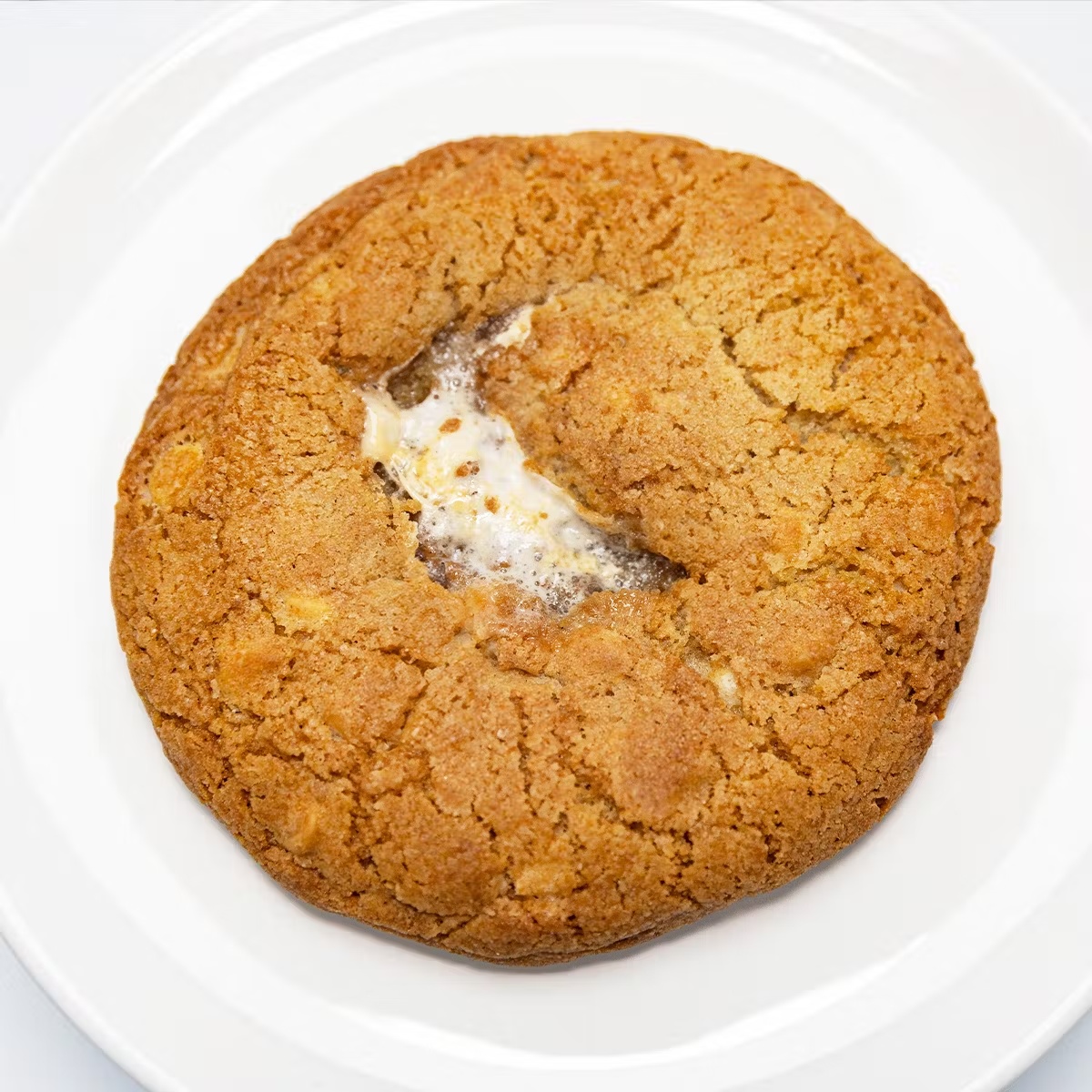 21978-giant-white-chocolate-s-mores-cookie-4-pack-1.jpg