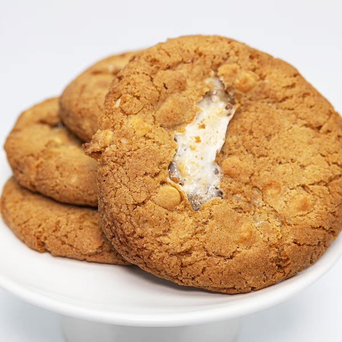 21978-giant-white-chocolate-s-mores-cookie-4-pack-1.jpg