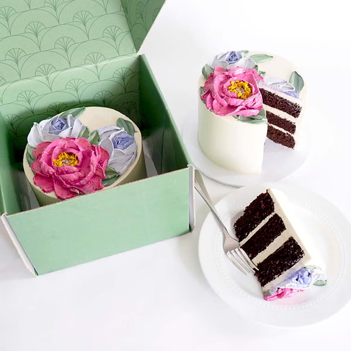 21983-floral-decorated-chocolate-cake-1.jpg