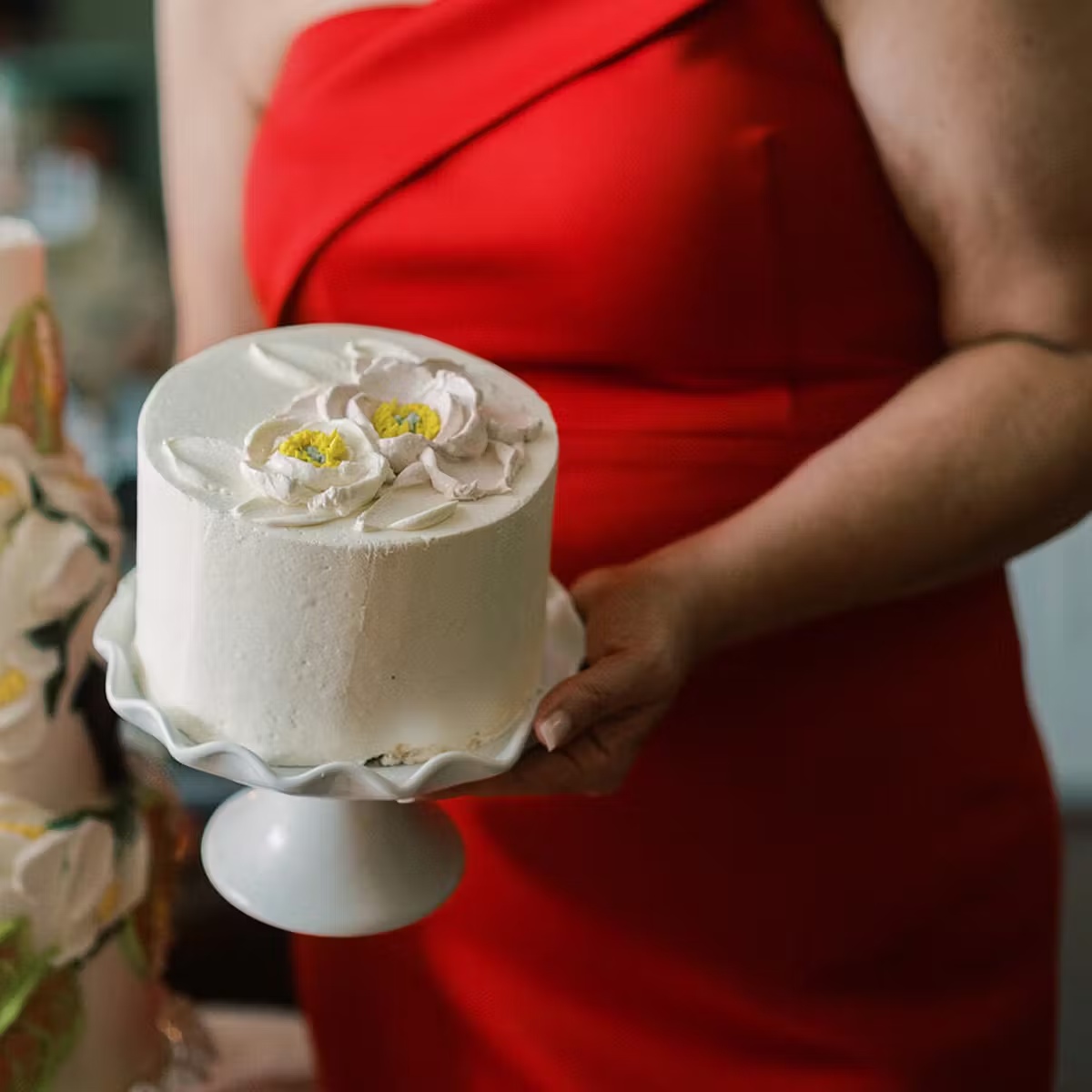 21986–the-wedding-cake-floral-decorated-almond-raspberry-cake-1.jpg